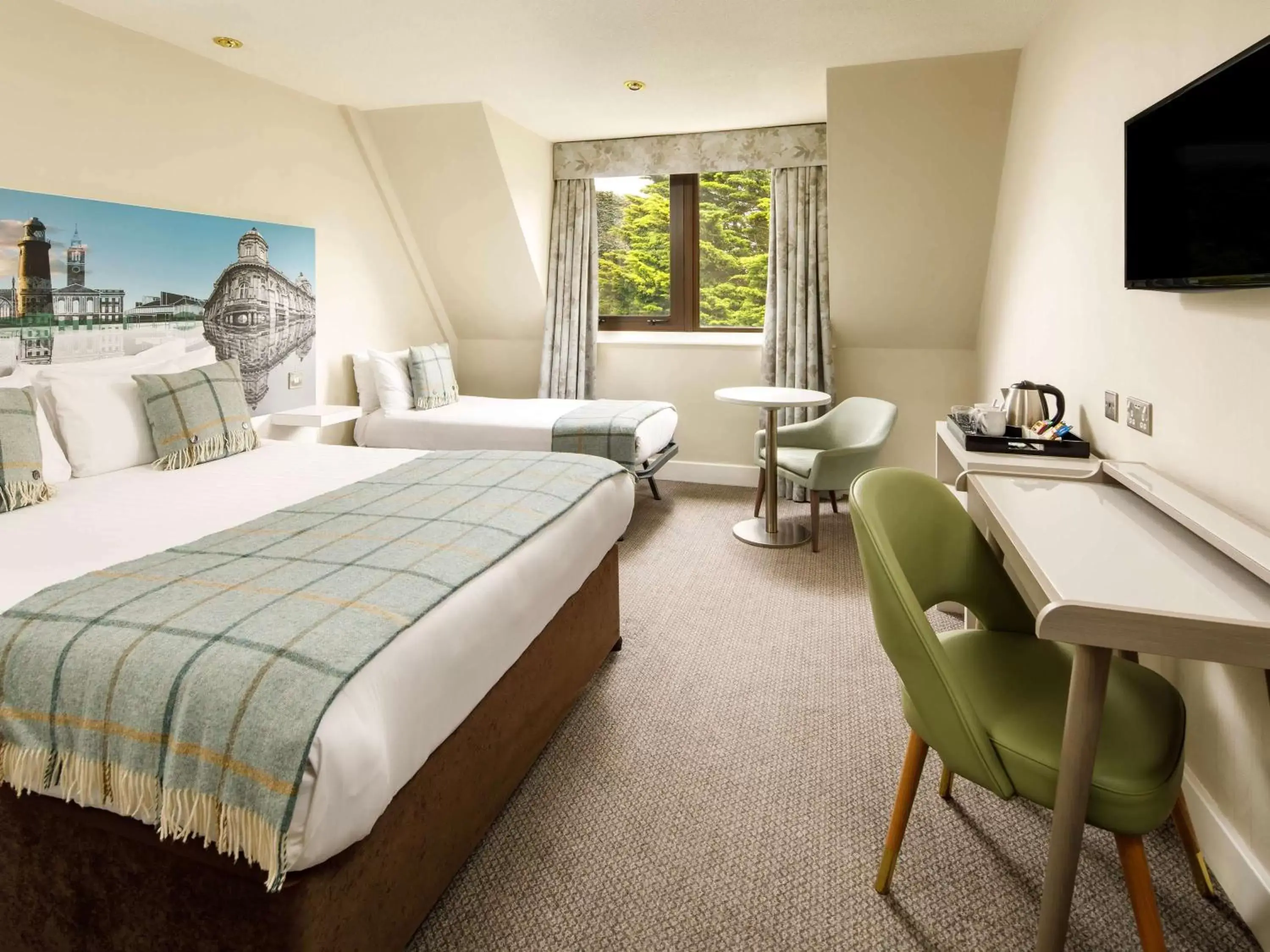 Bedroom in Mercure Hull Grange Park Hotel