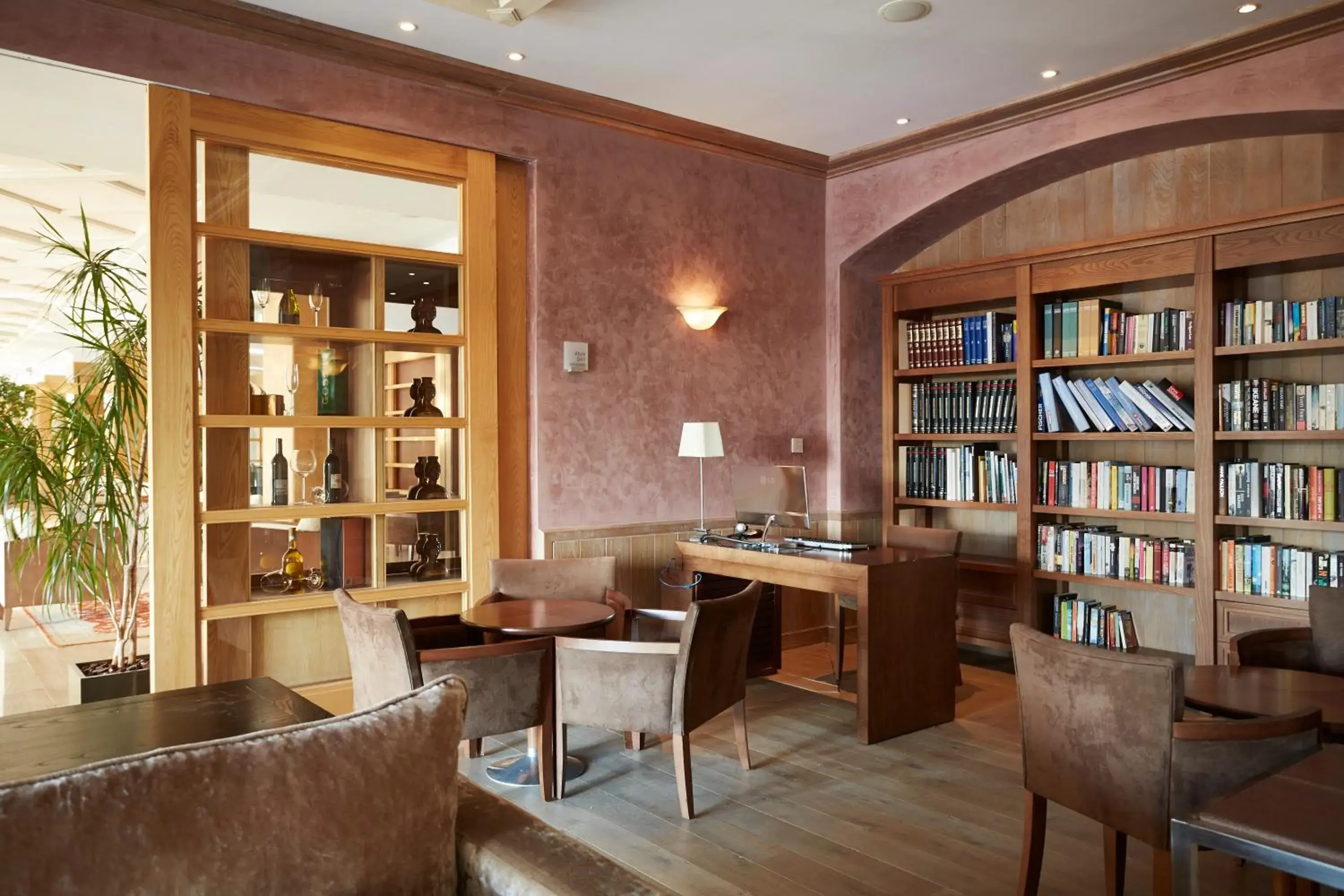 Lounge or bar, Library in Insotel Fenicia Prestige Suites & Spa