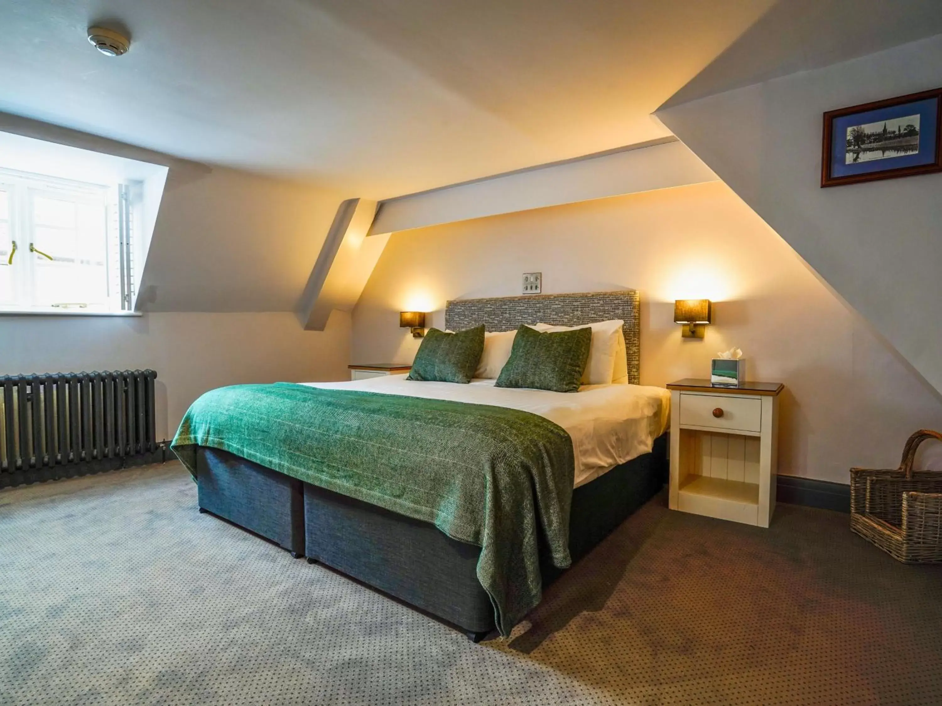 Bedroom, Bed in Villiers Hotel