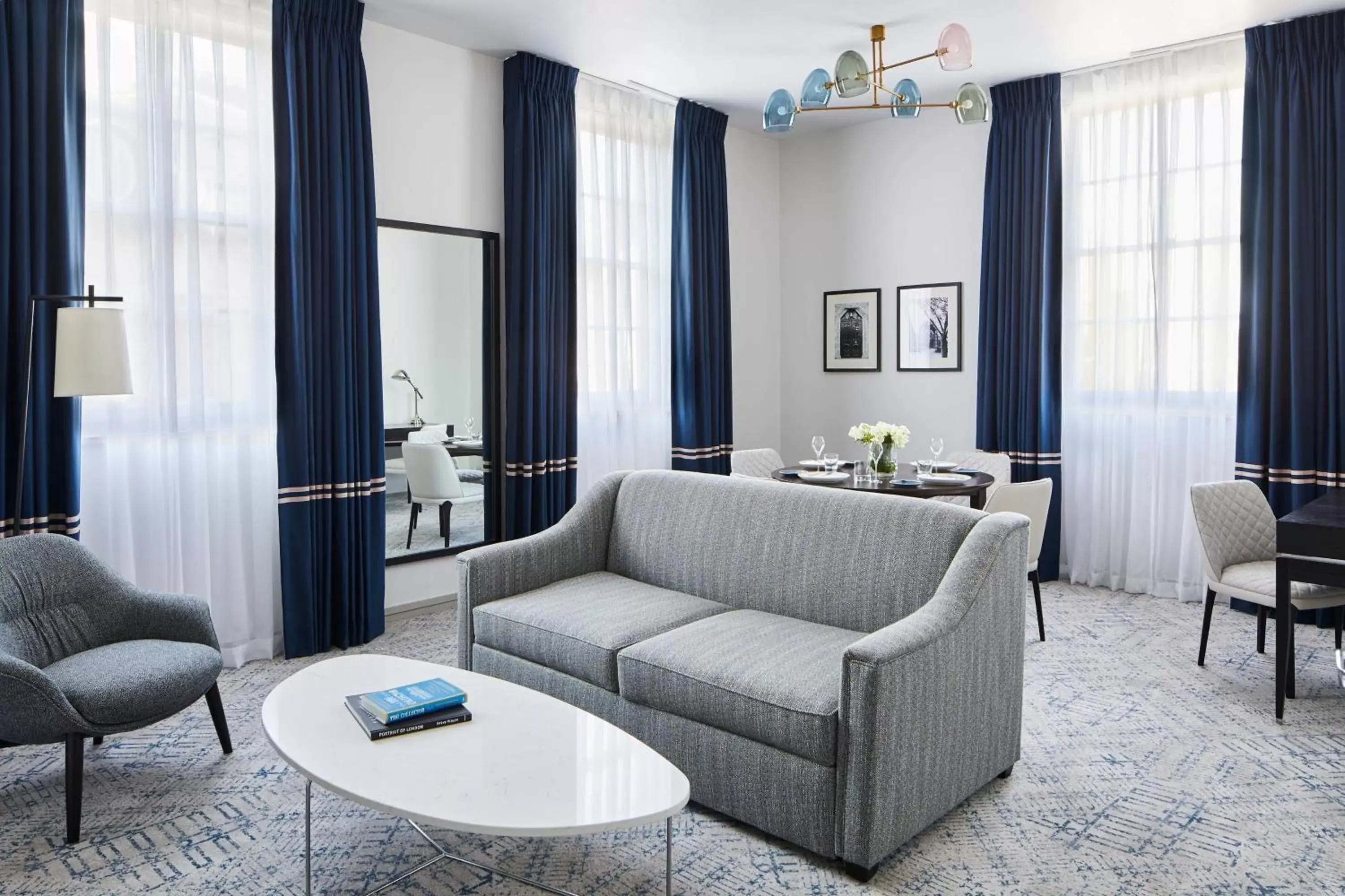 Living room, Seating Area in London Marriott Hotel Grosvenor Square