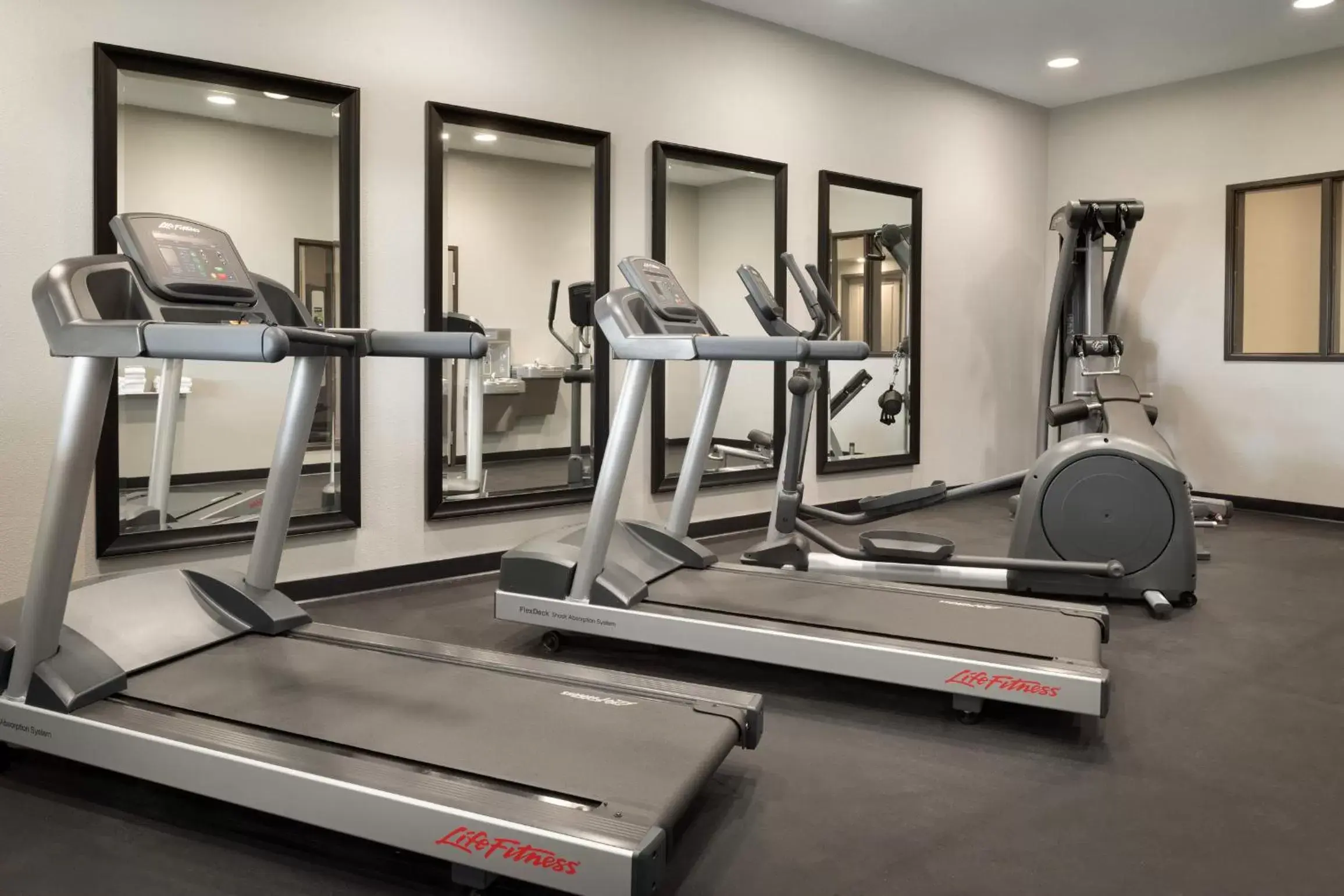 Fitness centre/facilities, Fitness Center/Facilities in Country Inn & Suites by Radisson, Indianola, IA