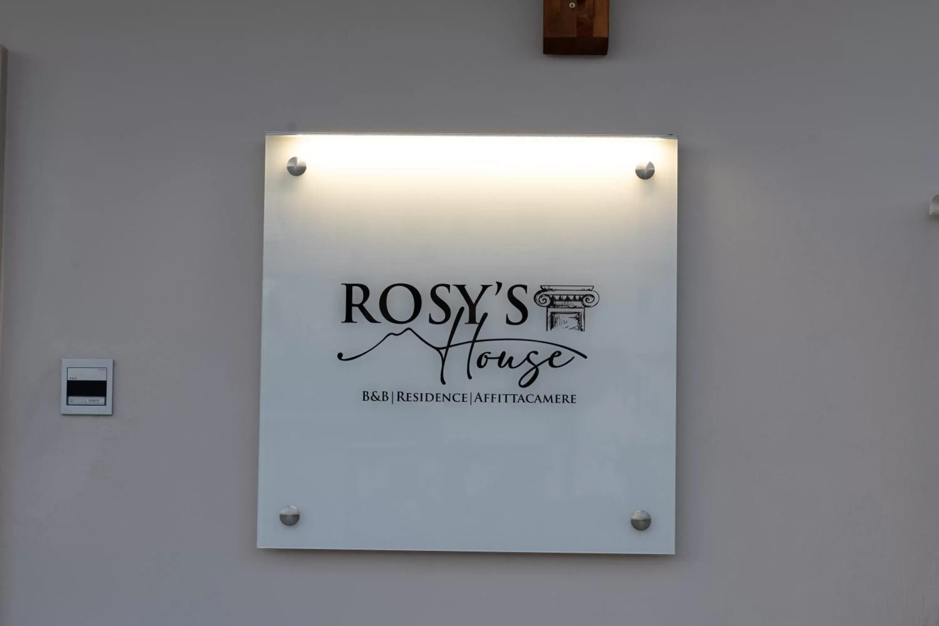 Logo/Certificate/Sign in Rosy's House