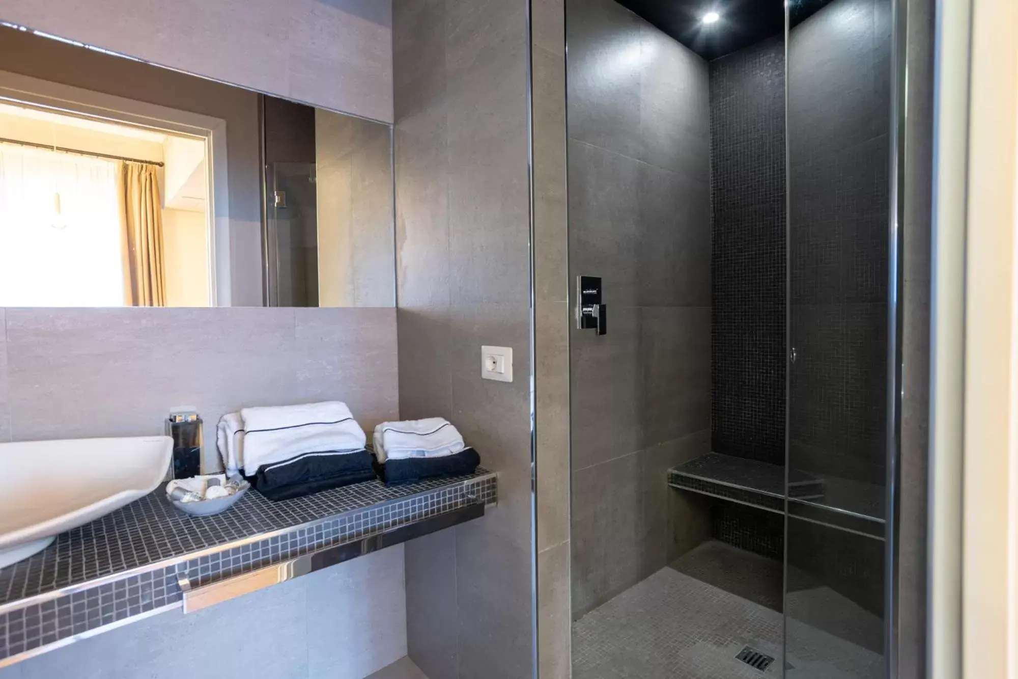 Bathroom in Cardilli Luxury Rooms