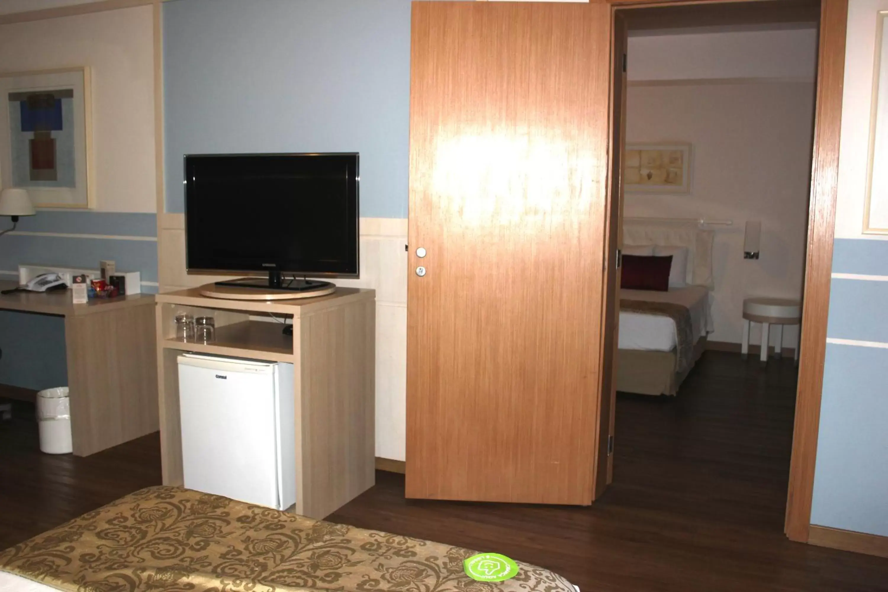 Bedroom, TV/Entertainment Center in Comfort Suites Londrina