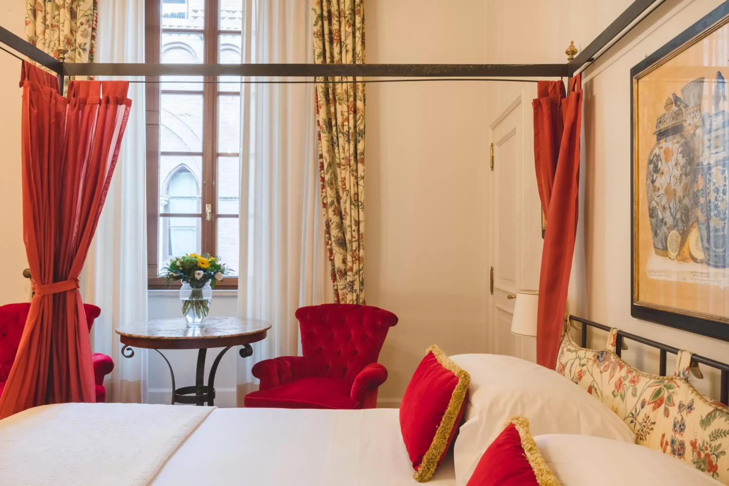 Bedroom, Bed in Grand Hotel Continental Siena - Starhotels Collezione