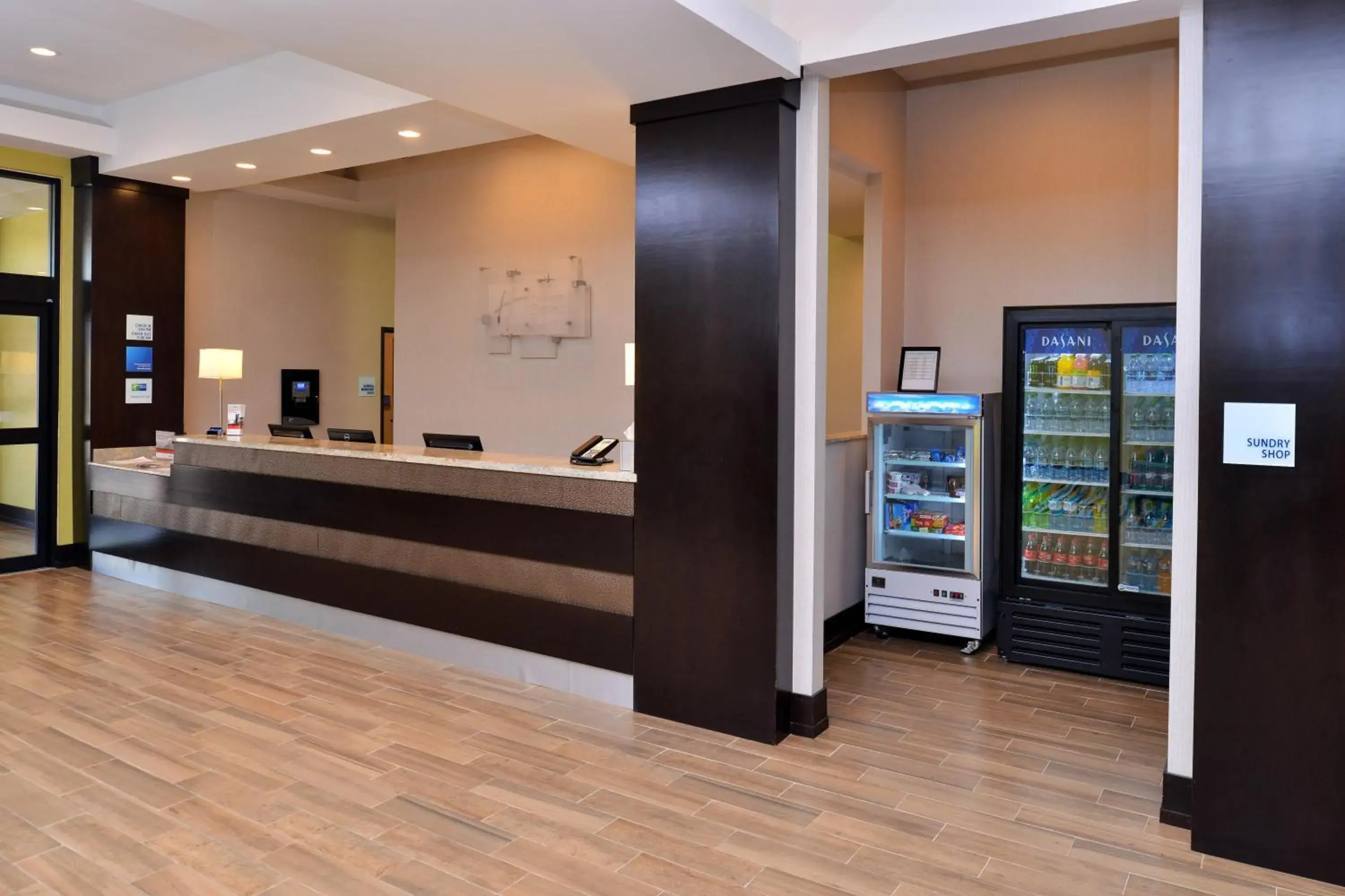 Property building, Lobby/Reception in Holiday Inn Express & Suites Austin South, an IHG Hotel