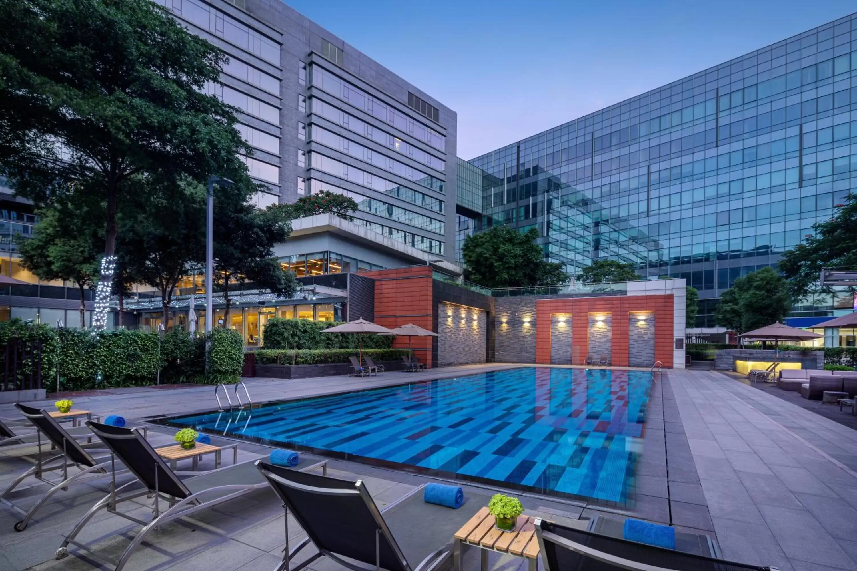 Swimming pool in Crowne Plaza Guangzhou Huadu by IHG Swimming pool in Crowne Plaza Guangzhou Huadu by IHG