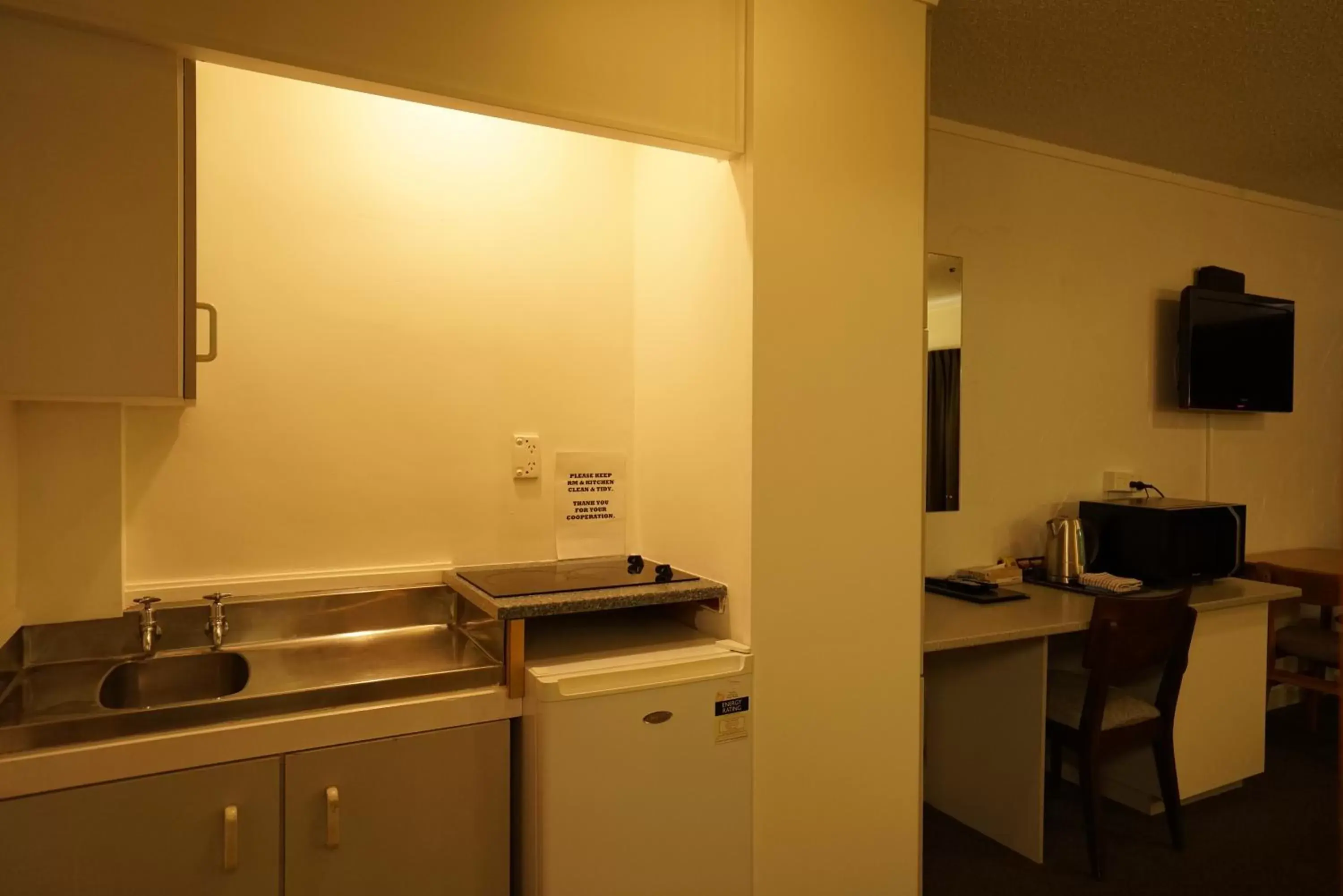 Kitchen/Kitchenette in Alpers Lodge & Conference Centre