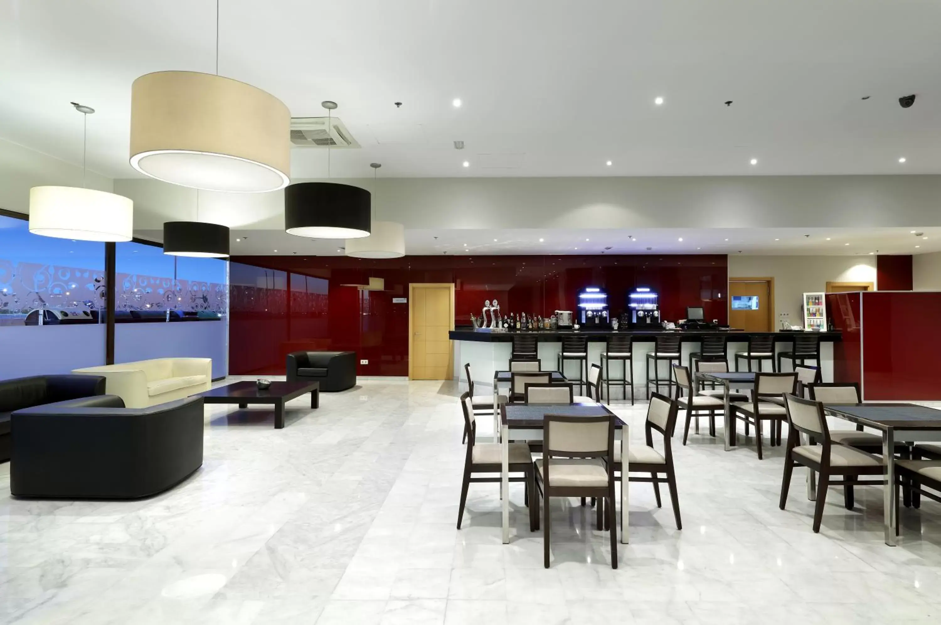 Lounge or bar, Restaurant/Places to Eat in Eurostars Zaragoza