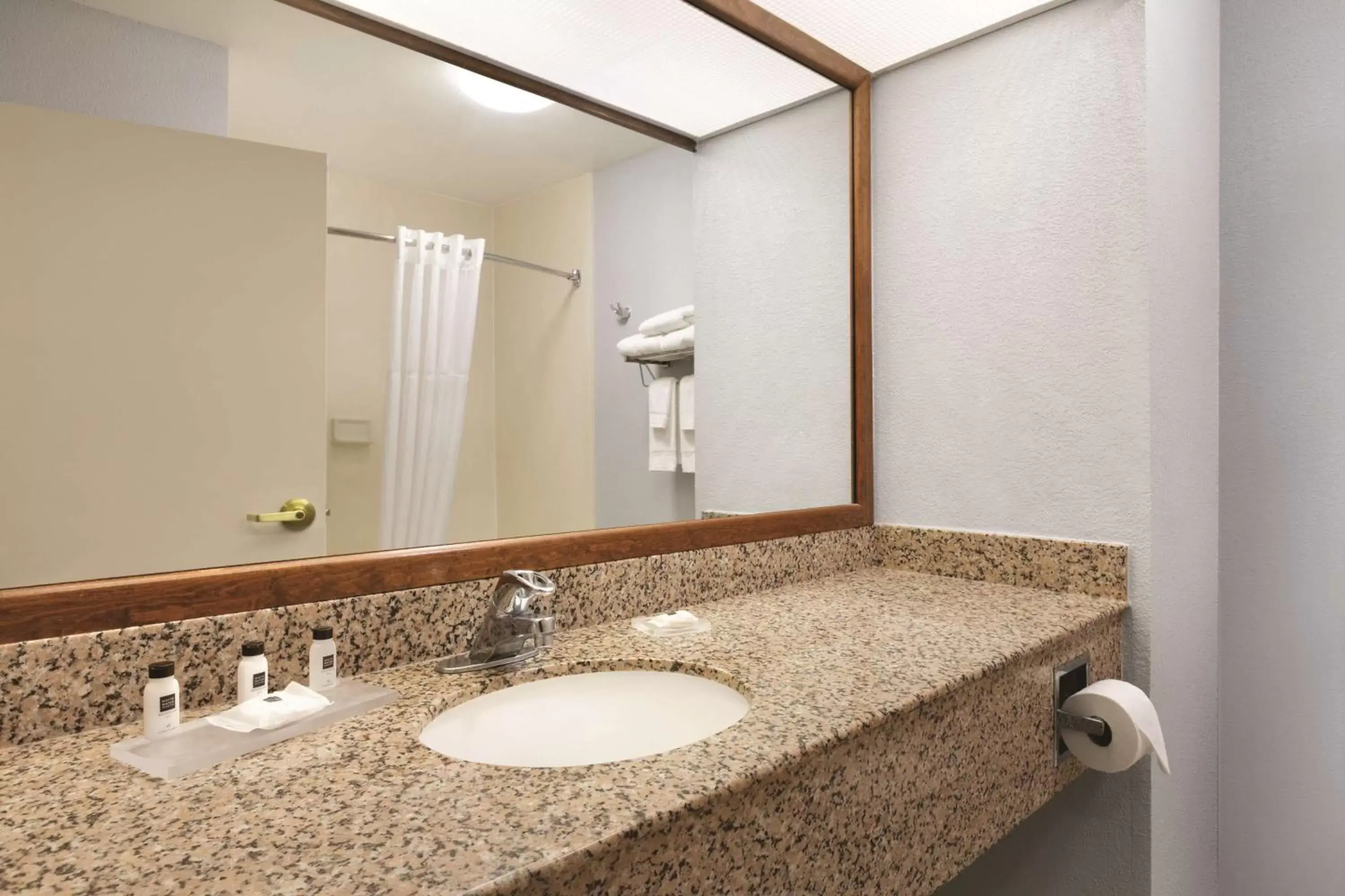 Bathroom in Country Inn & Suites by Radisson, Portland, TX