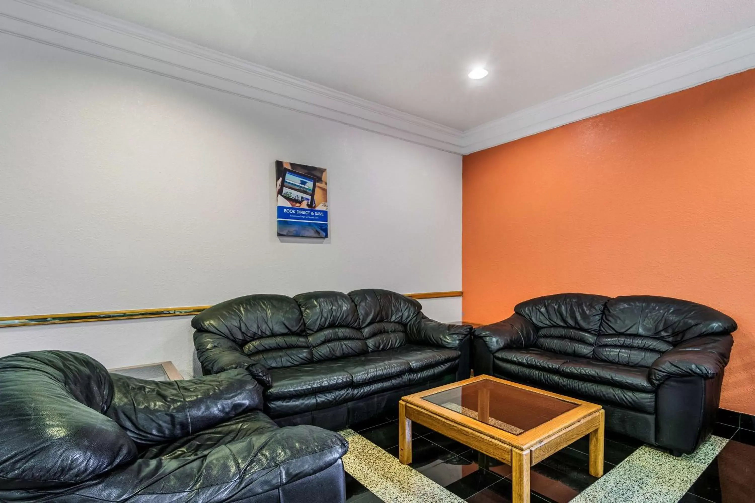 Lobby or reception in Motel 6-Libertyville, IL Lobby or reception in Motel 6-Libertyville, IL