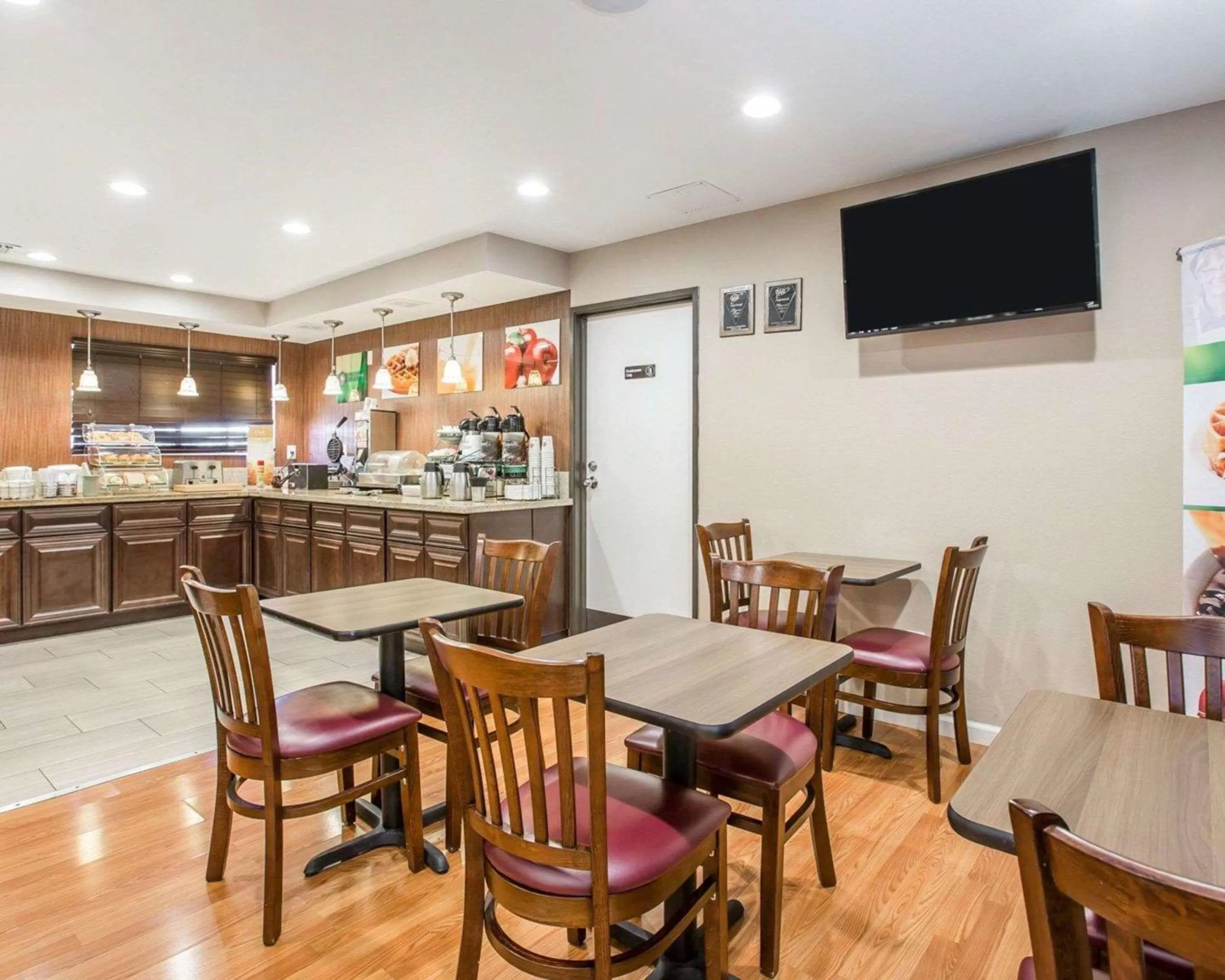 Restaurant/places to eat in Quality Inn & Suites Woodland - Sacramento Airport