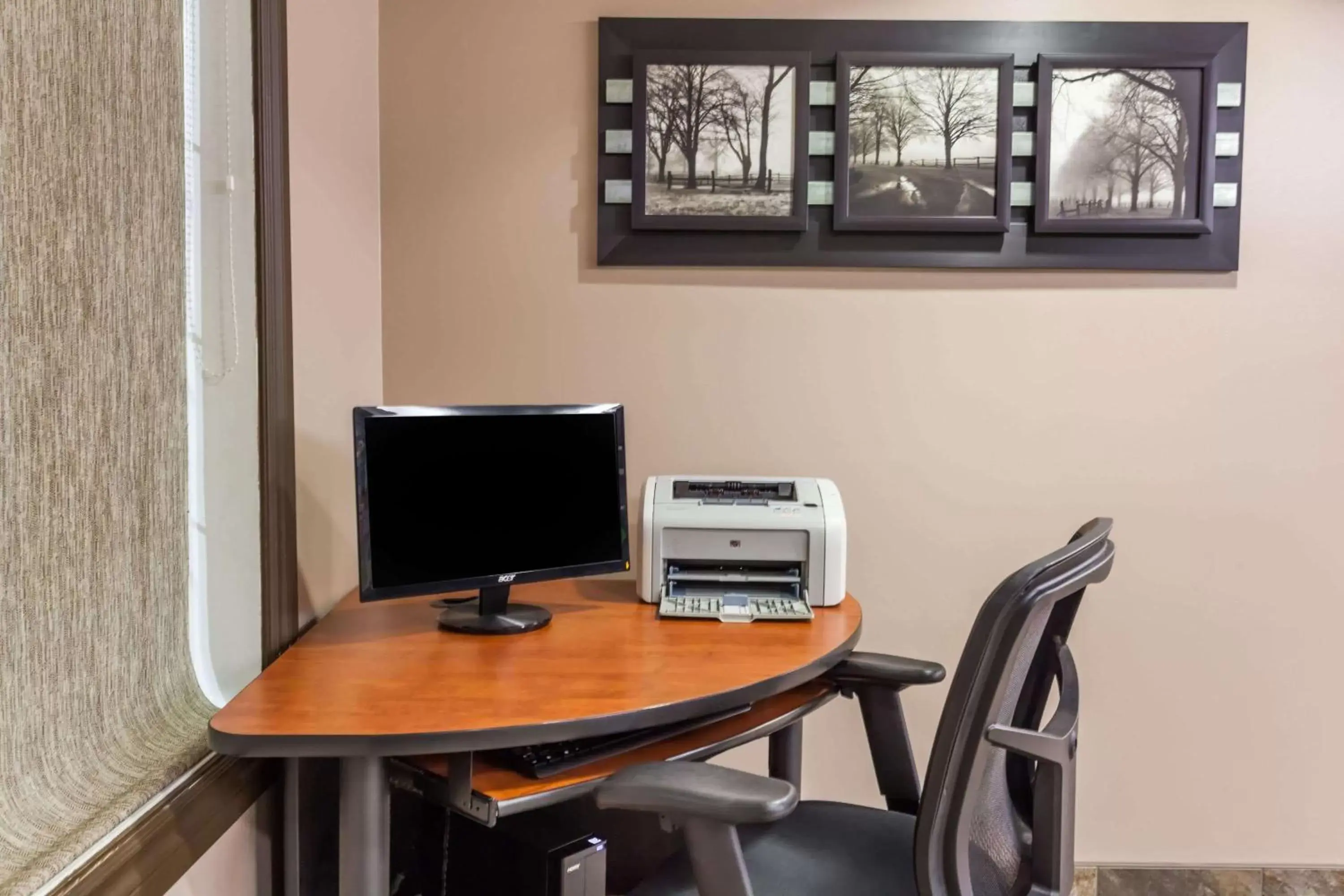 Business facilities in Super 8 by Wyndham Saskatoon Near Saskatoon Airport