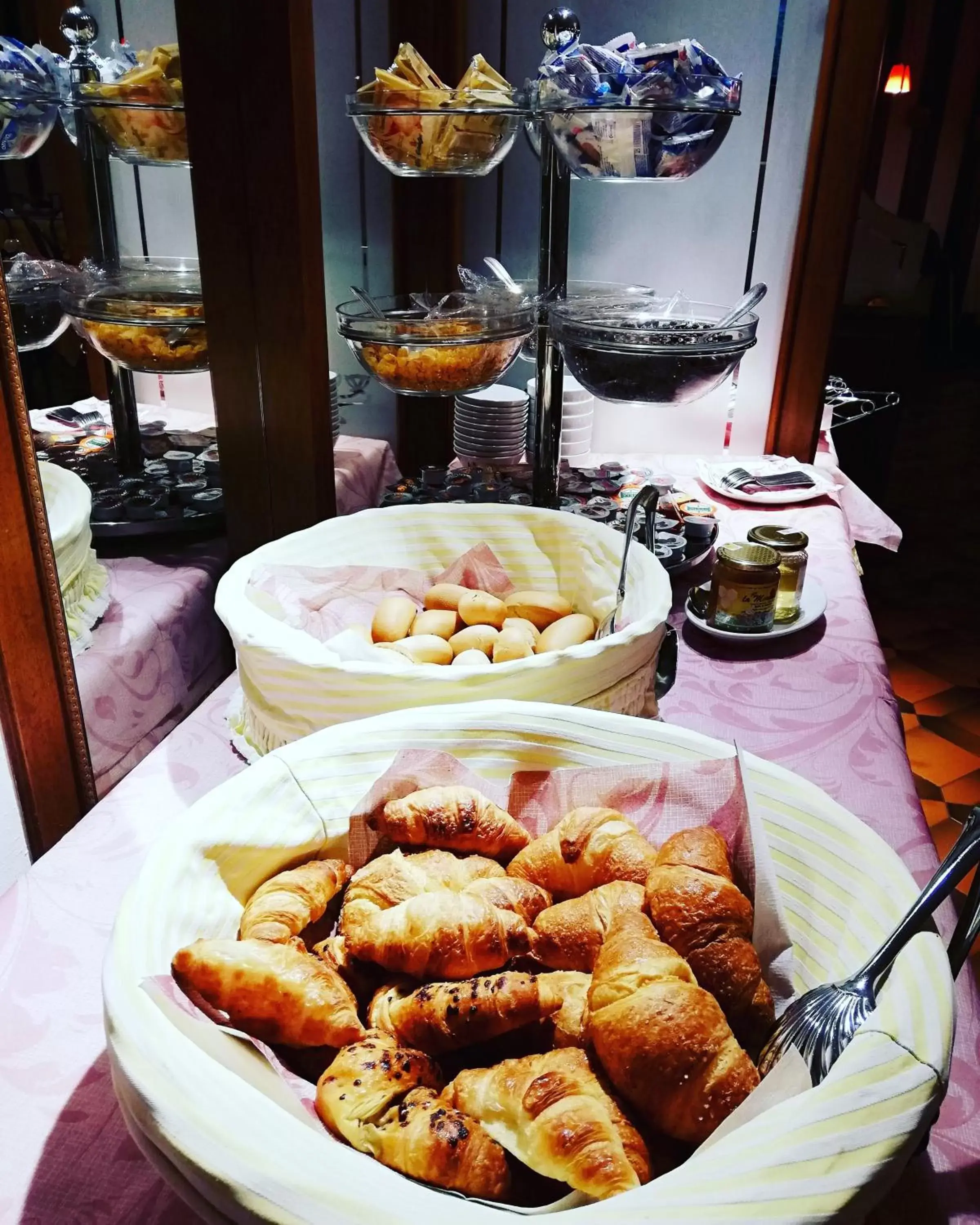 Buffet breakfast in Hotel Fioroni