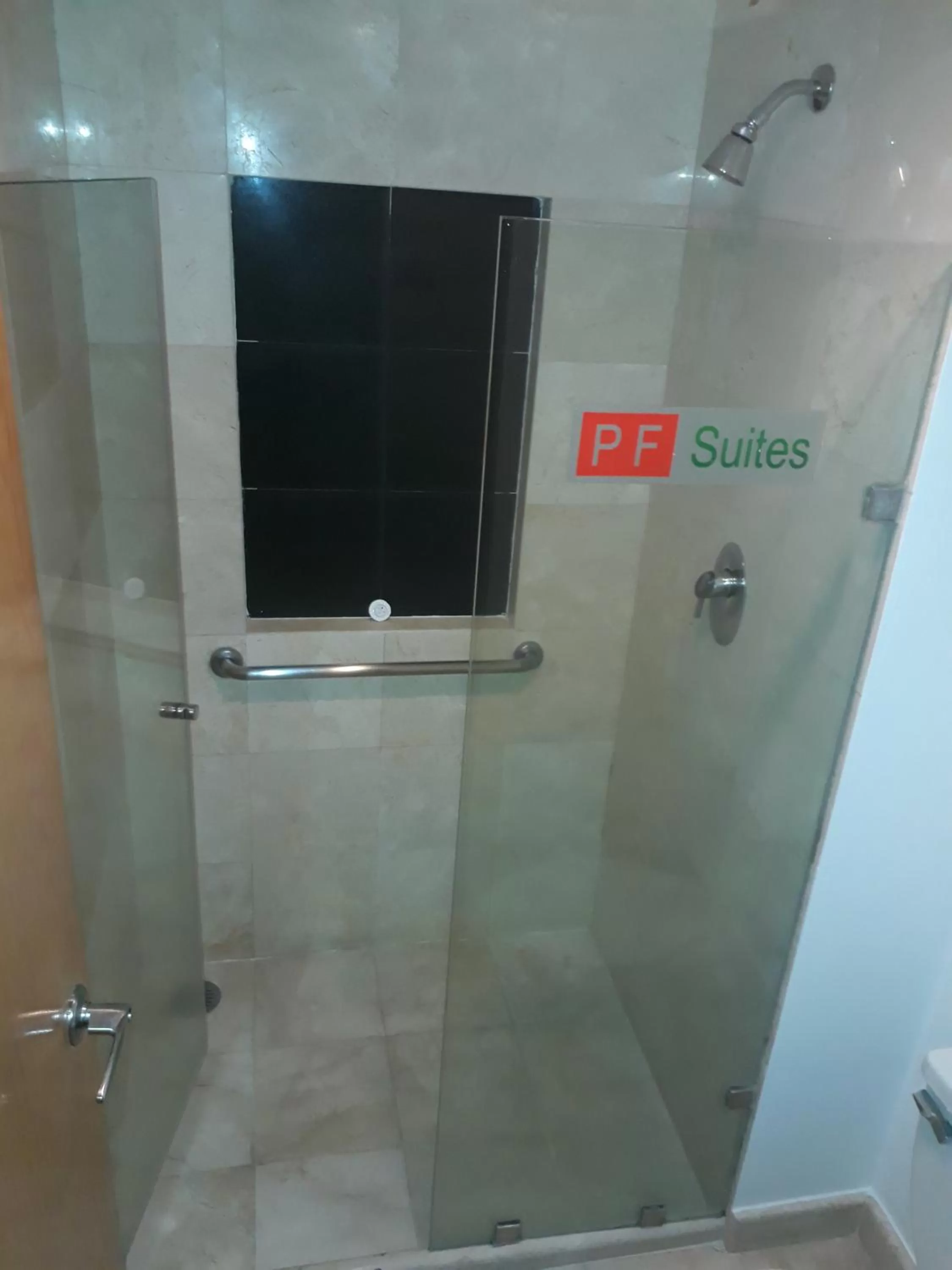 Shower in Hotel & Suites PF