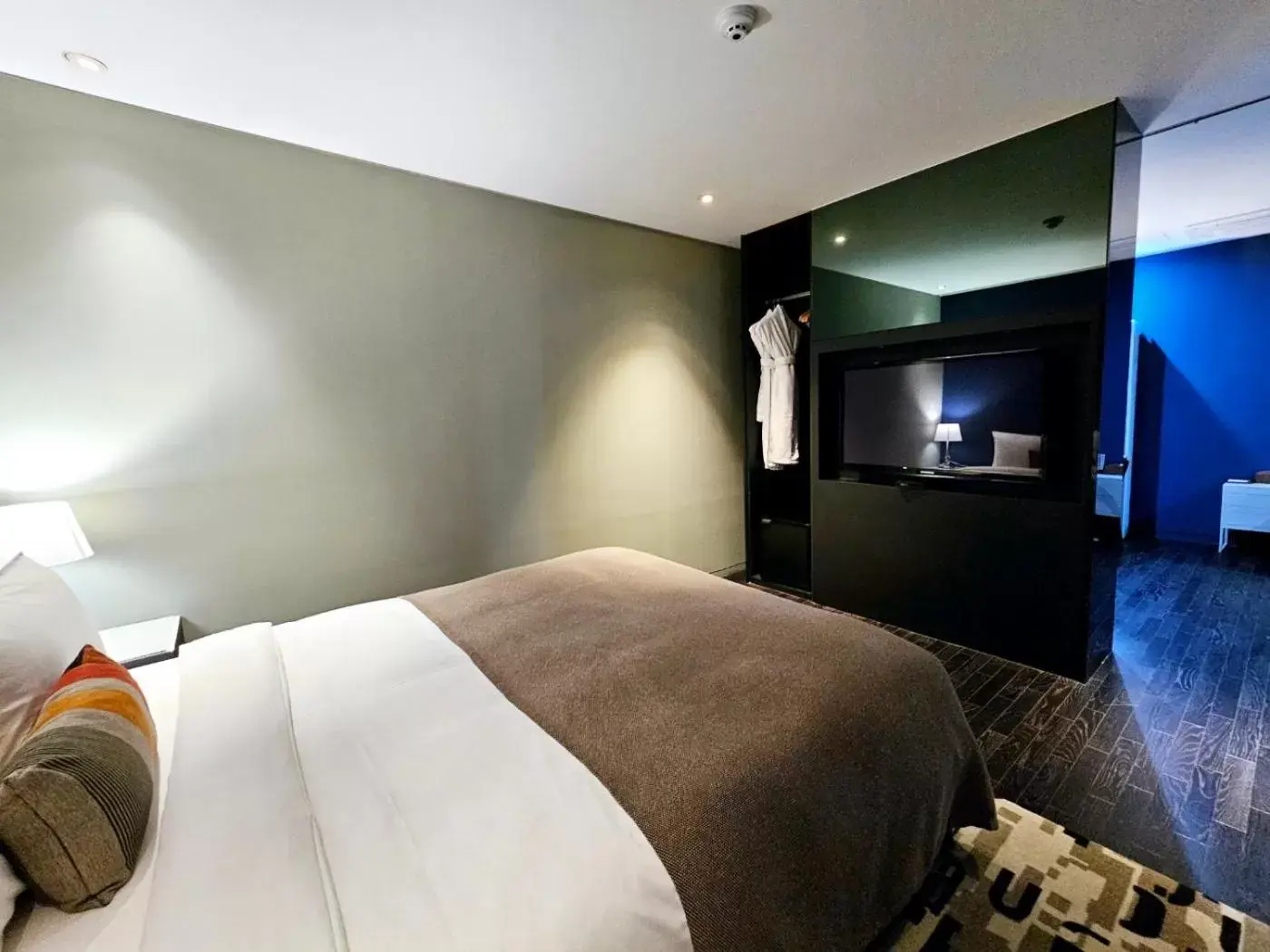 Bed in JS Boutique Hotel