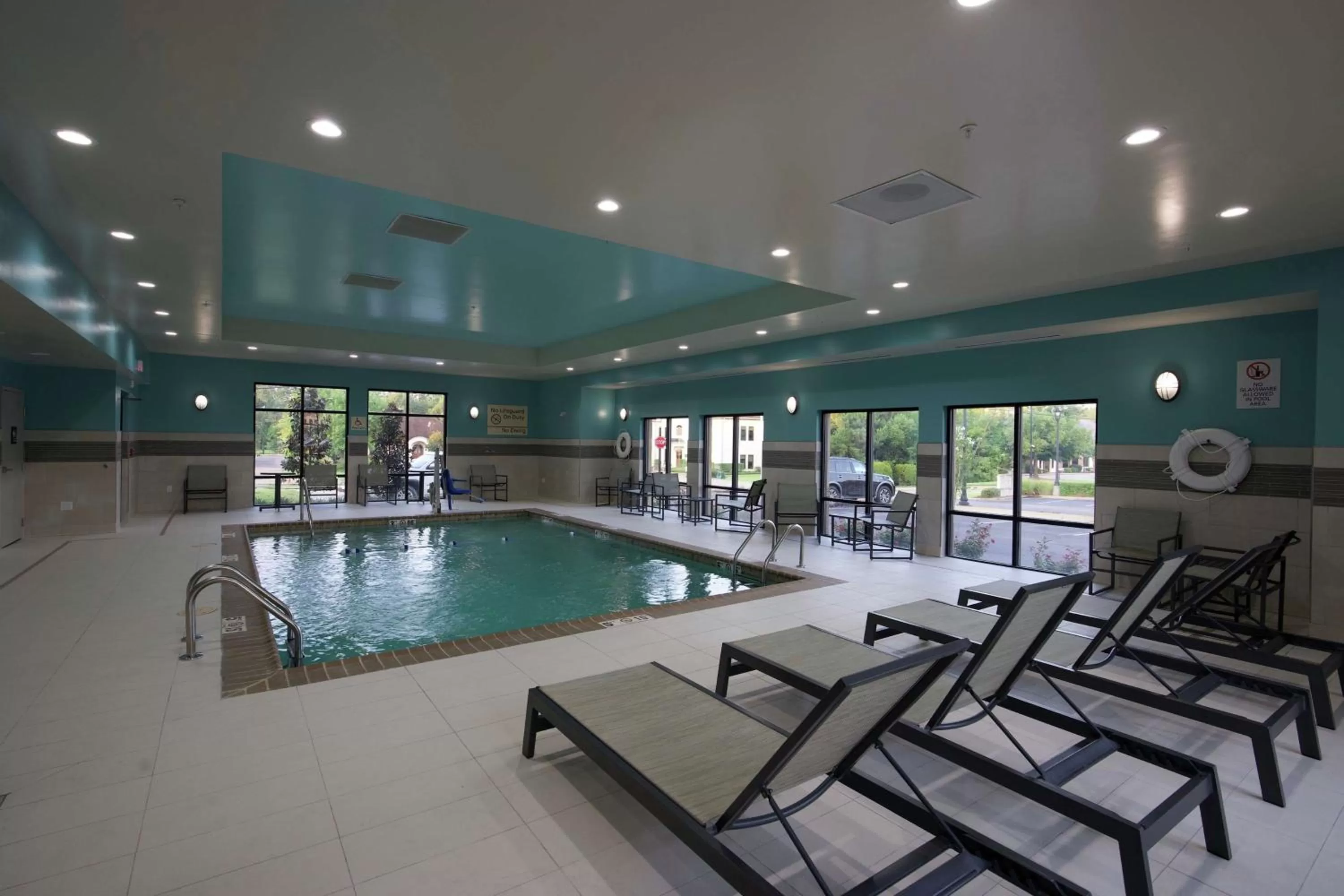 Pool view in Hampton Inn & Suites Ridgeland