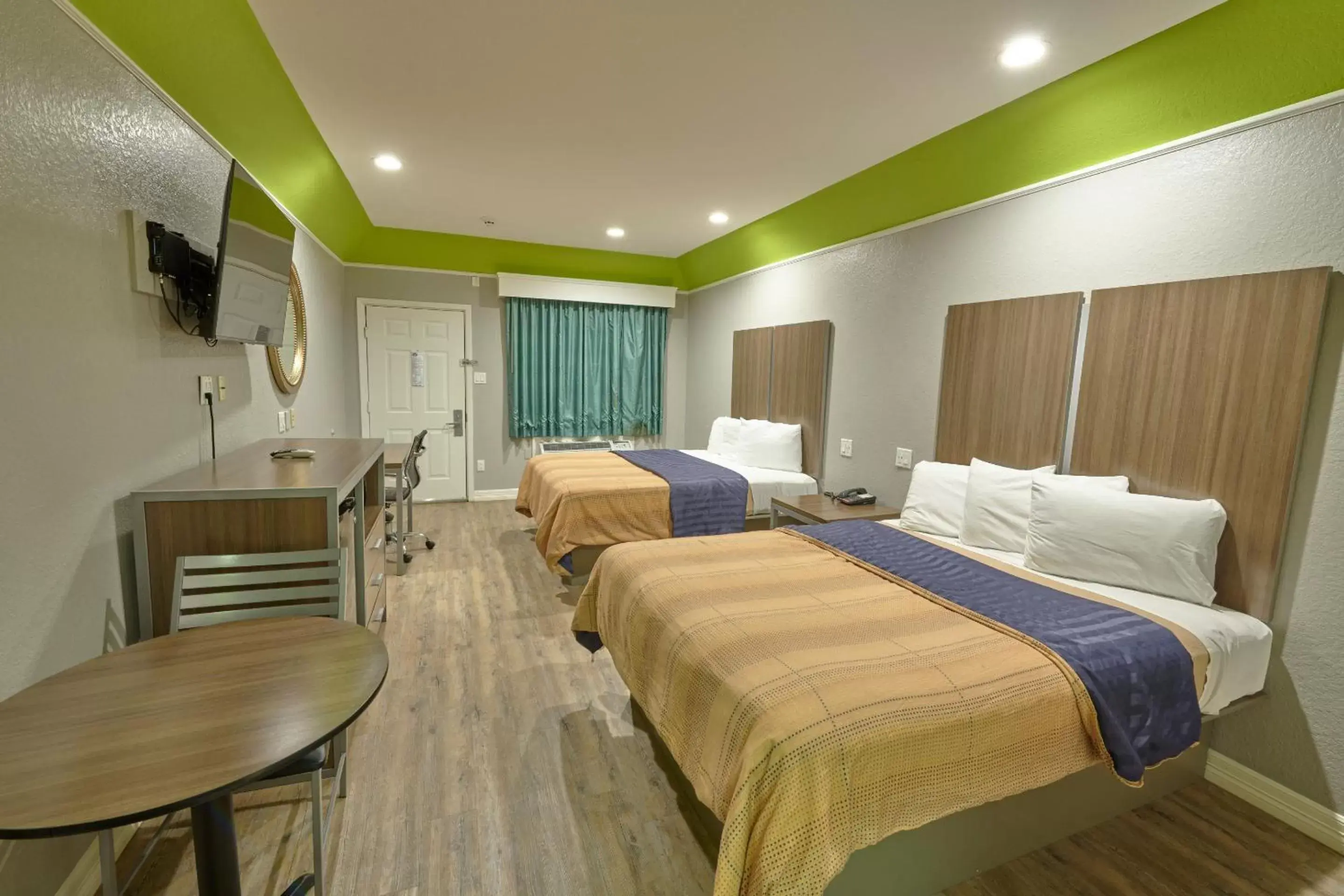 Bedroom in Hotel Bliss Kemah Boardwalk by OYO