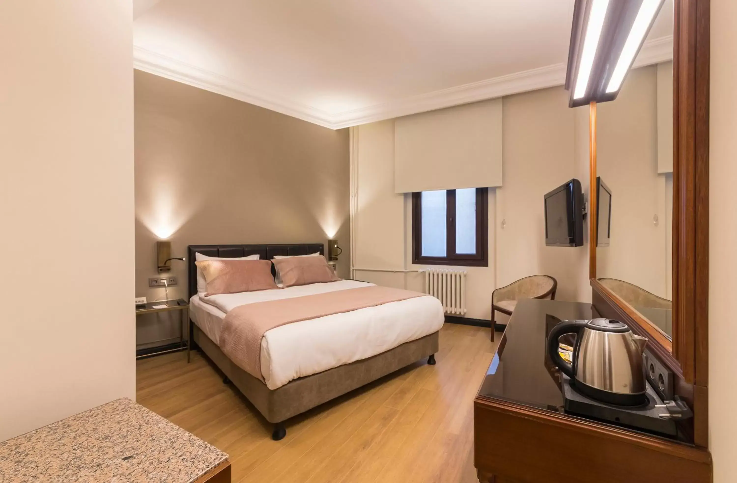Standard Double Room in Vardar Palace Hotel - Special Category Standard Double Room in Vardar Palace Hotel - Special Category