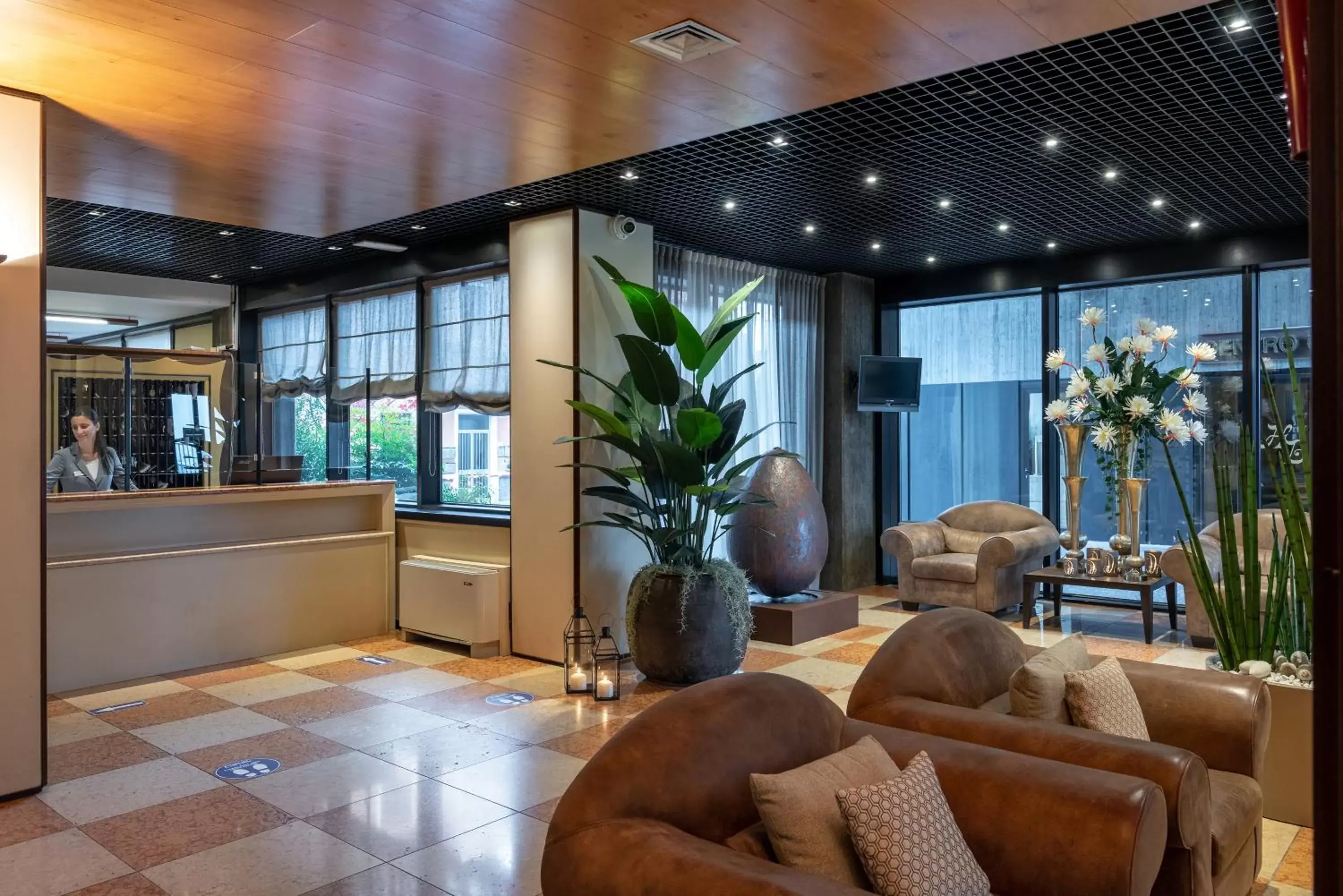 Lobby or reception in Hotel Leopardi Lobby or reception in Hotel Leopardi