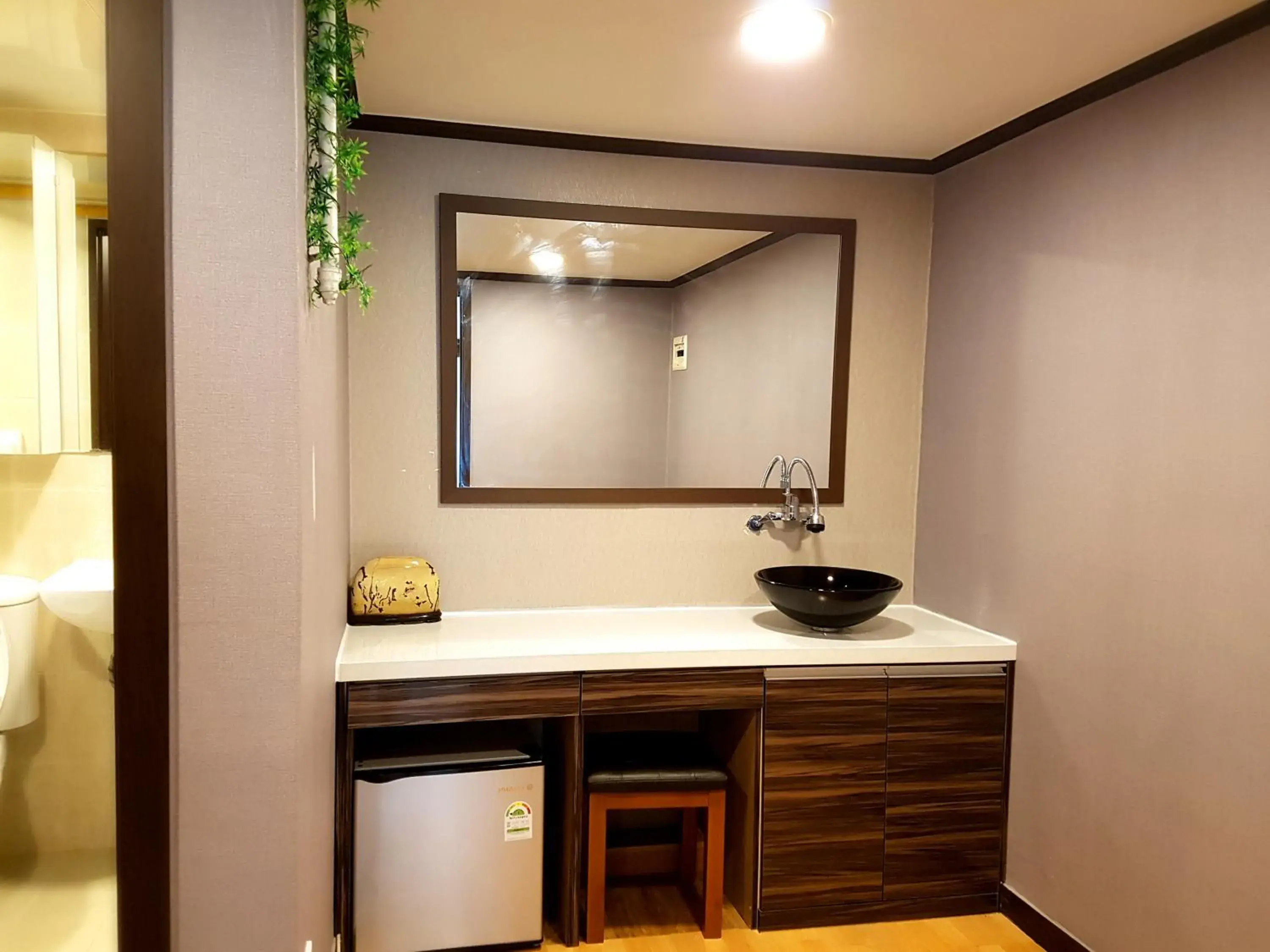 Decorative detail, Bathroom in Ryu Guest House Gangnam