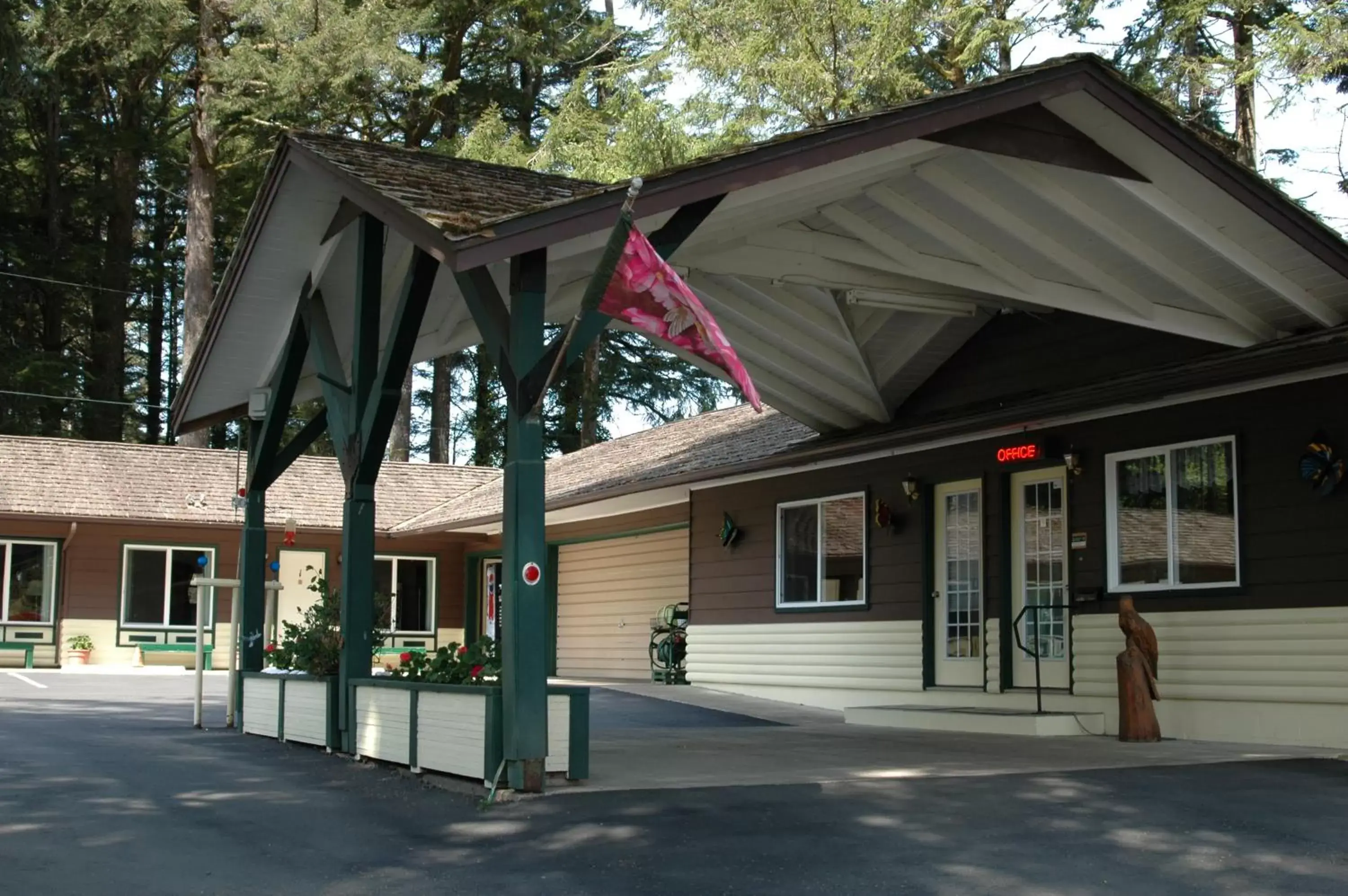 Property Building in Park Motel and Cabins