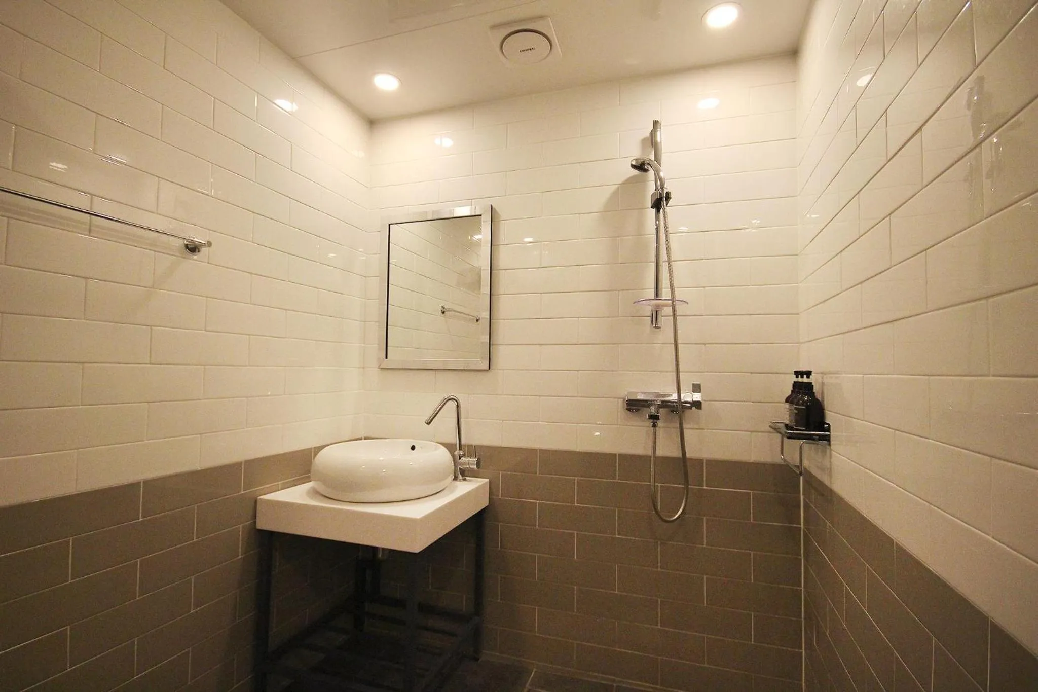 Shower in Hotel Gray