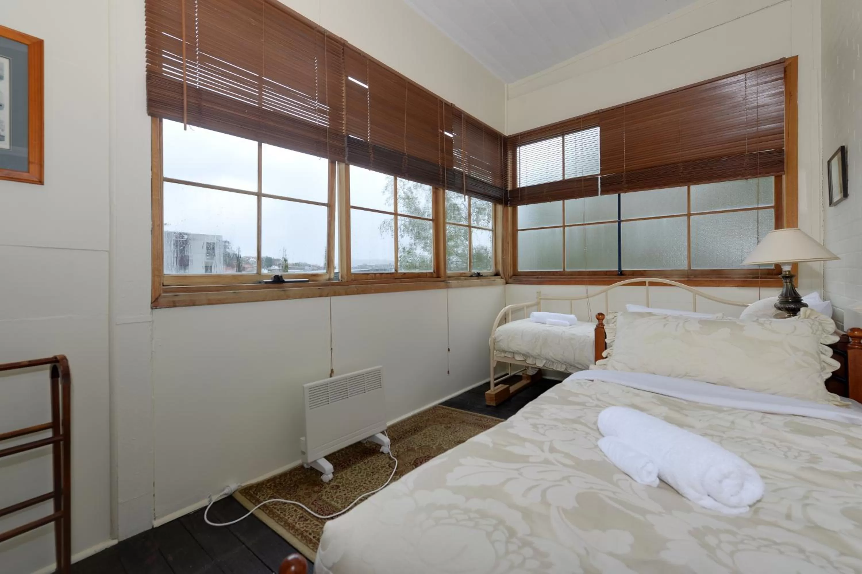 Bed in Edinburgh Gallery Bed & Breakfast