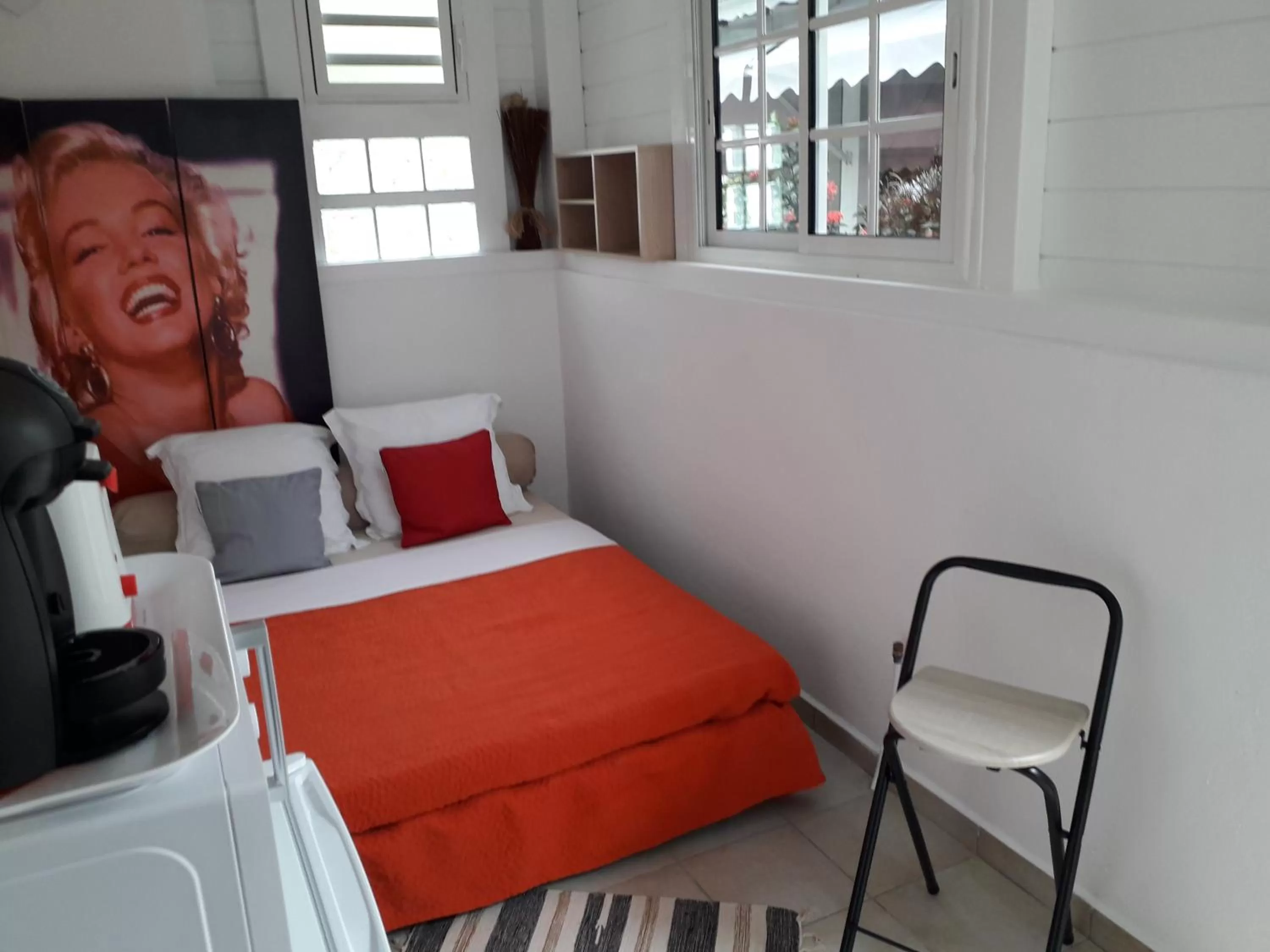 Decorative detail, Bed in Le Saint Georges