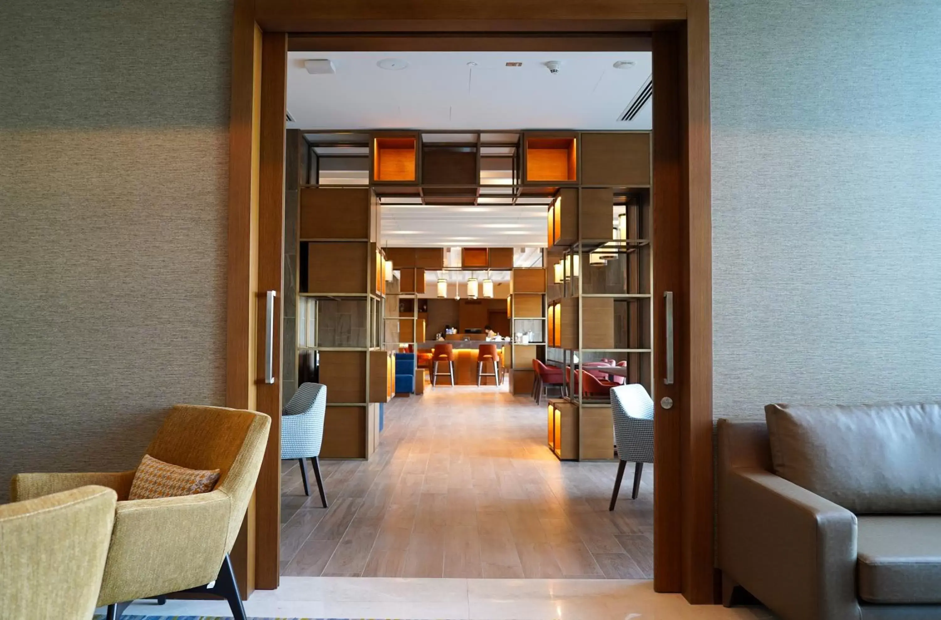 Restaurant/places to eat in Staybridge Suites Dubai Al-Maktoum Airport, an IHG Hotel