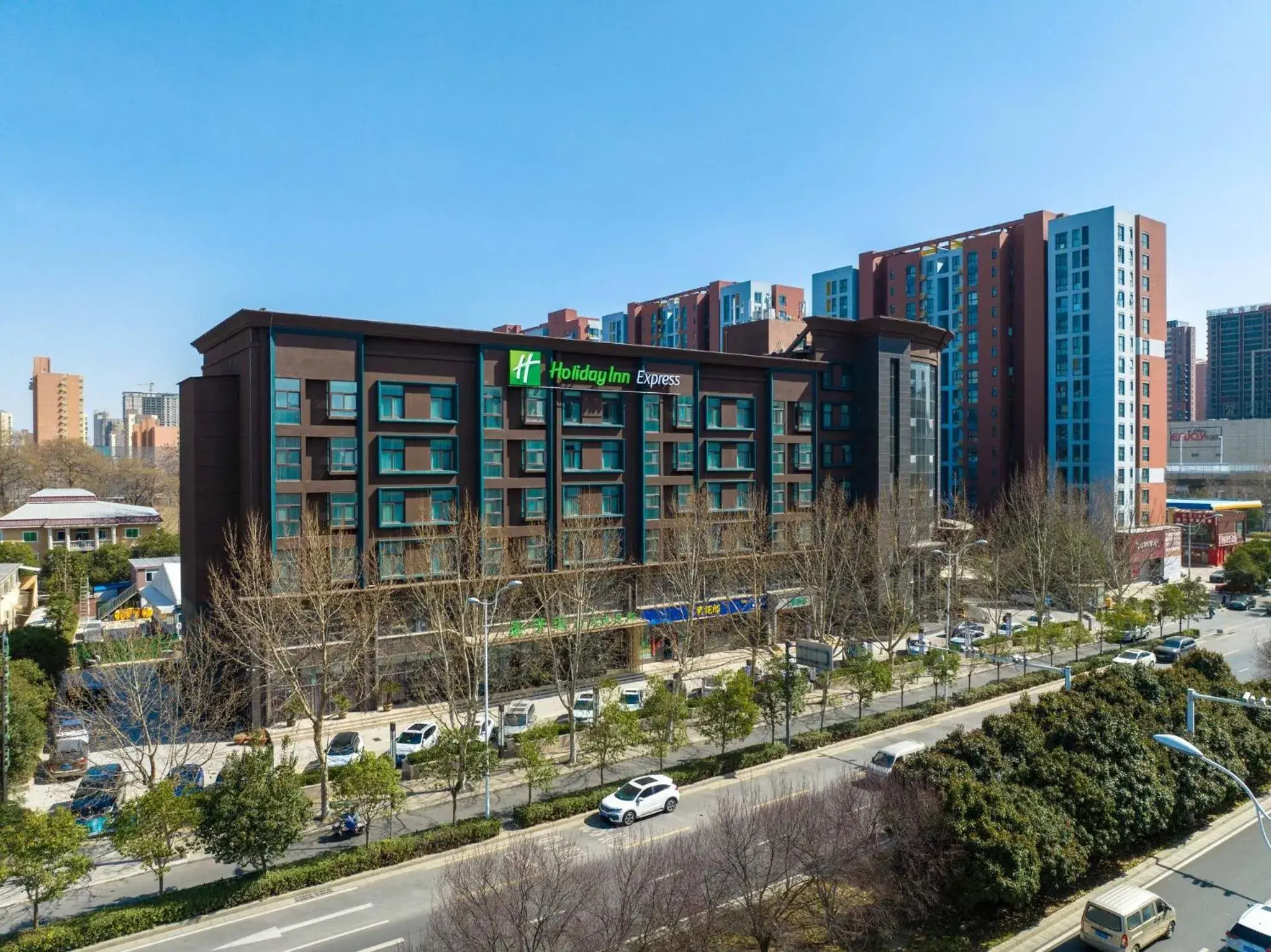 Property Building in Holiday Inn Express Zhengzhou Guancheng, an IHG Hotel