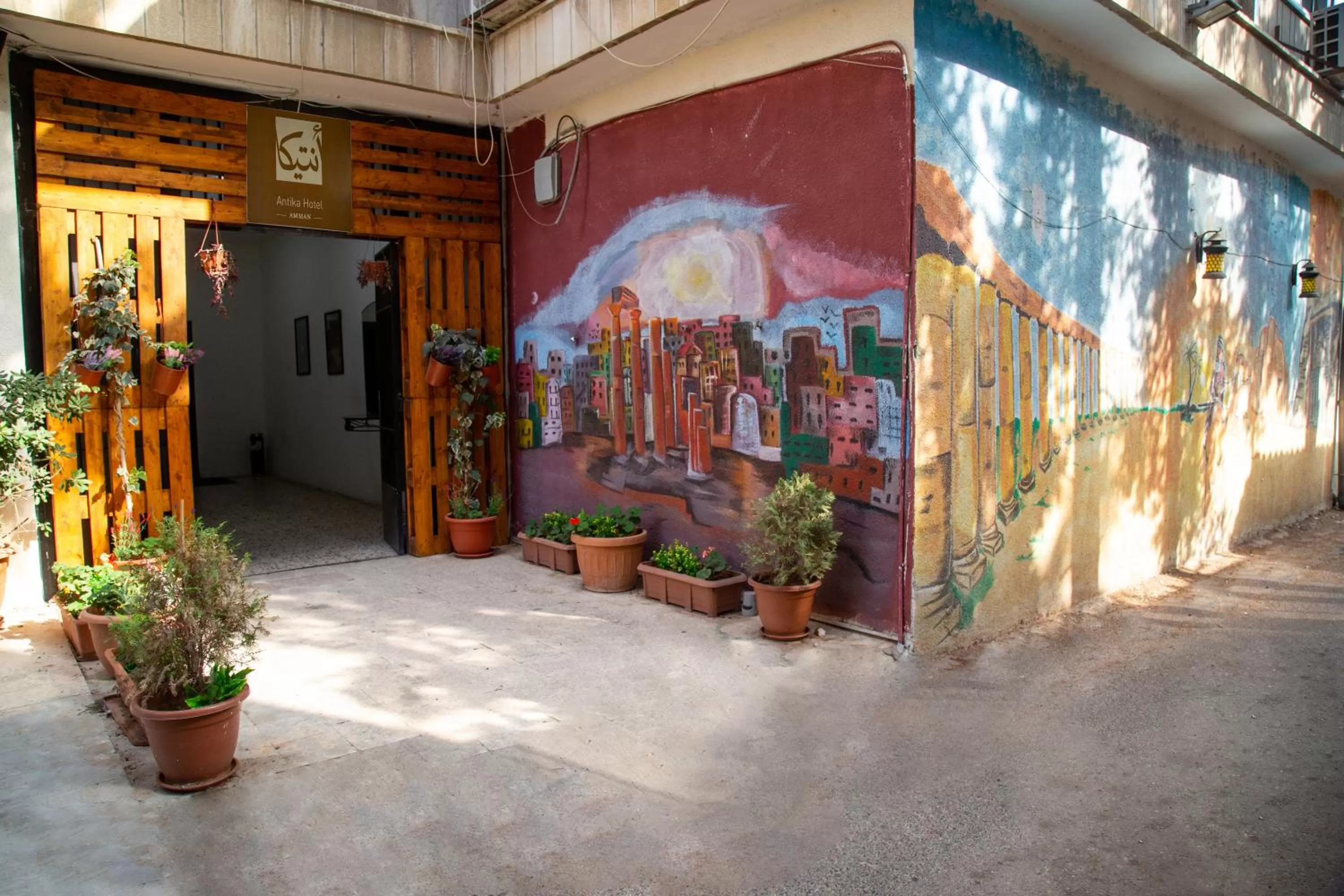 Facade/entrance in Antika Amman Hotel