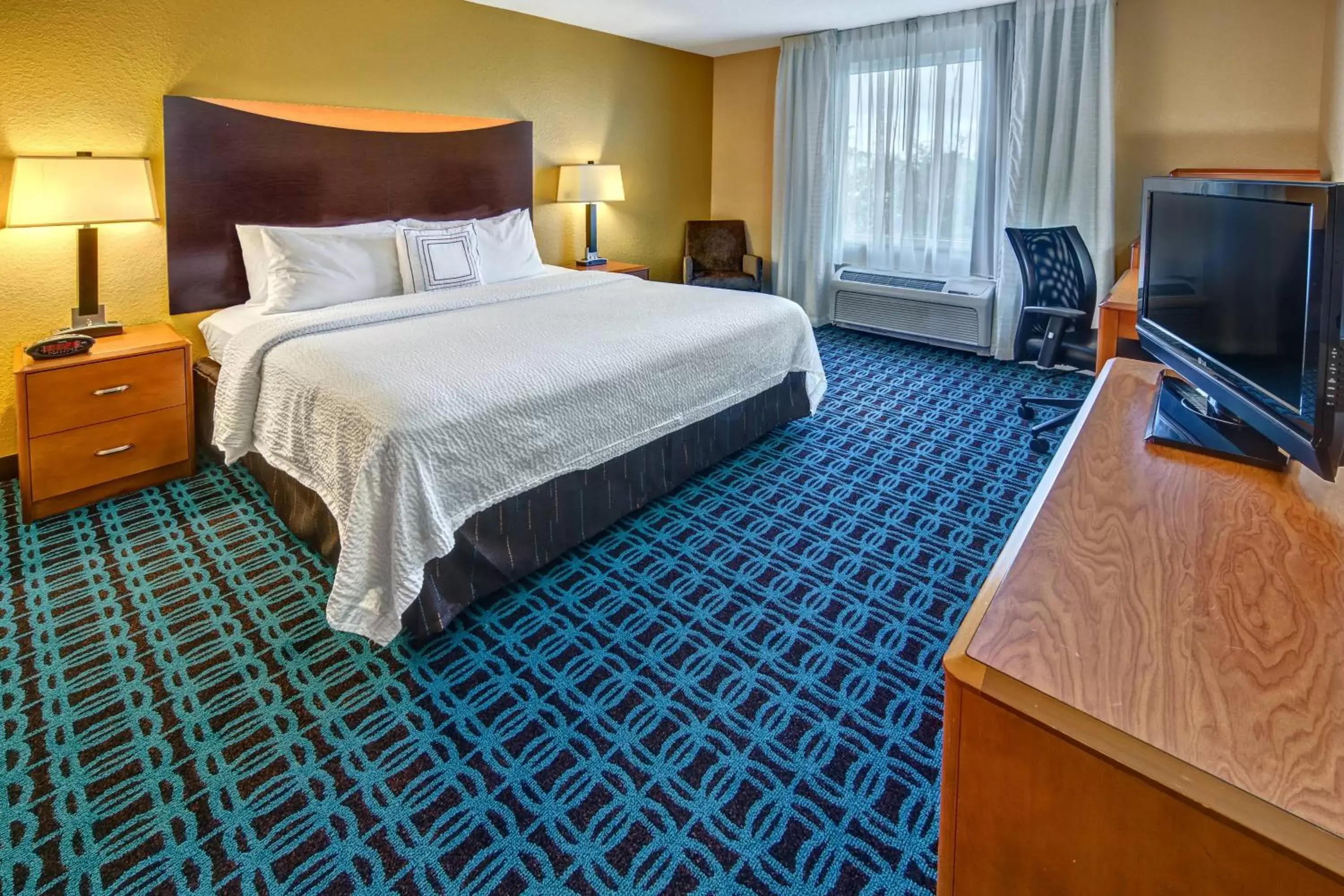 Photo of the whole room, Bed in Fairfield Inn and Suites by Marriott Naples