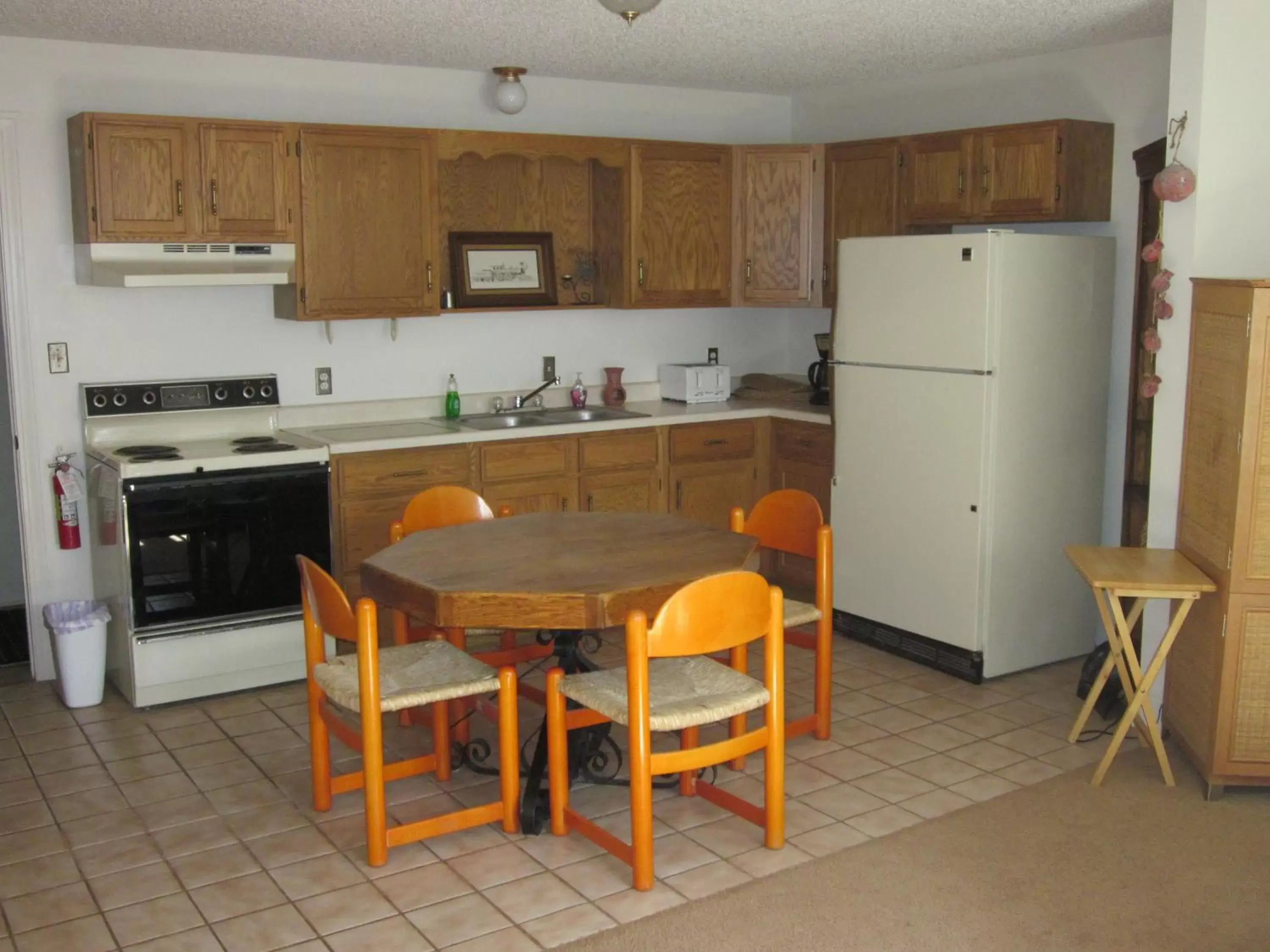 Kitchen/Kitchenette in Dodgeton Creek Inn