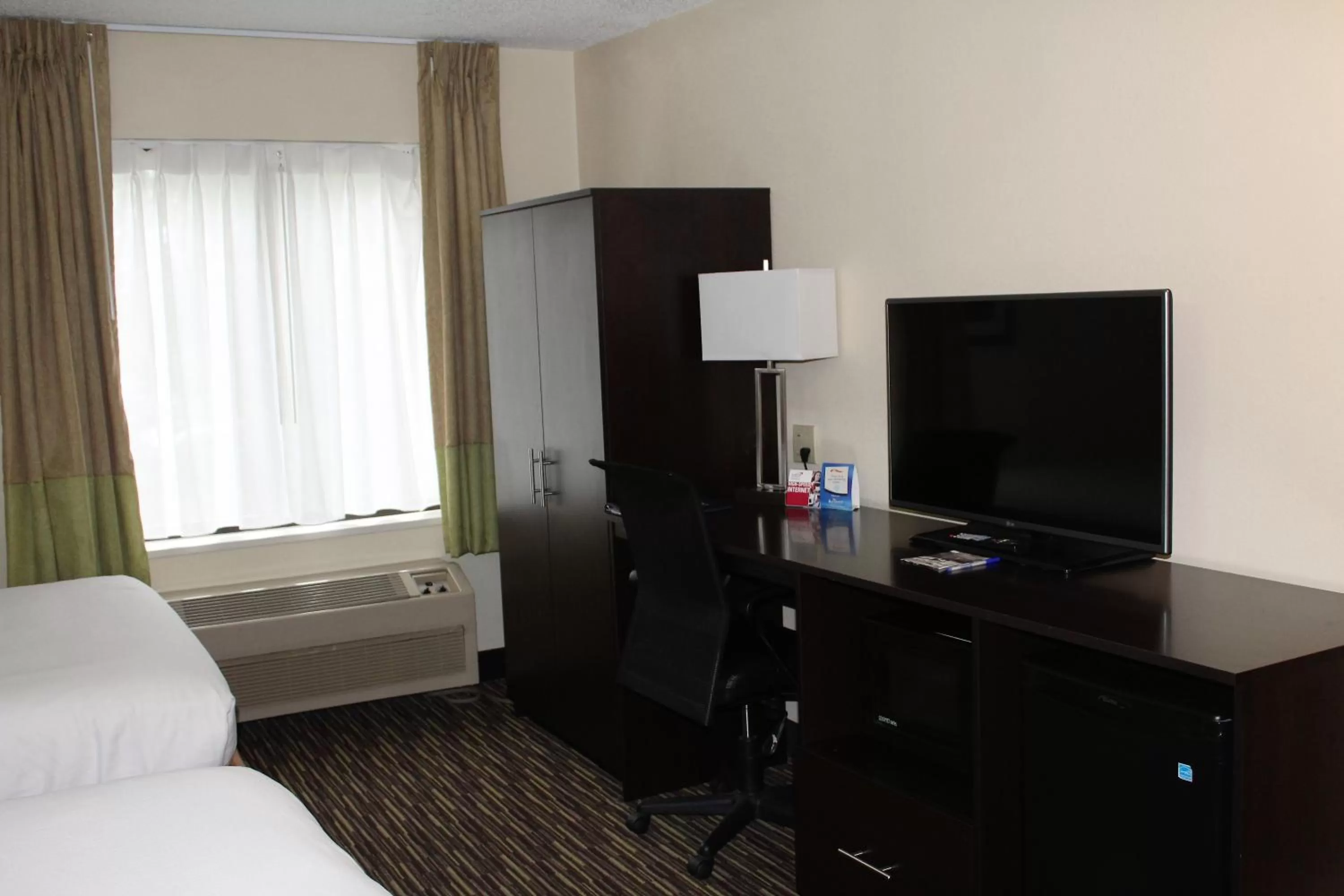 TV and multimedia, Bed in Baymont by Wyndham Newark at University of Delaware