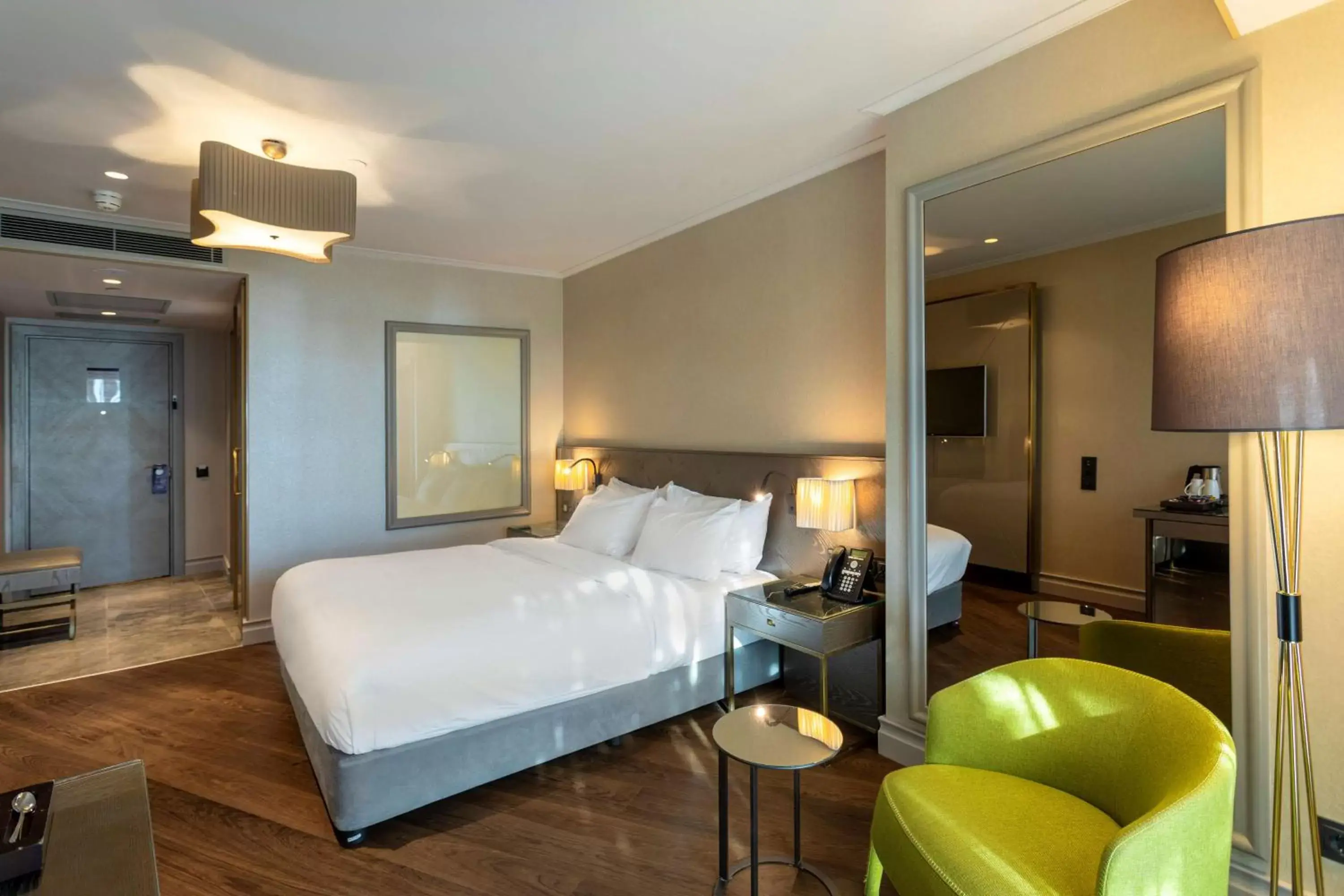 Shower, Bed in Radisson Blu Hotel Istanbul Ottomare