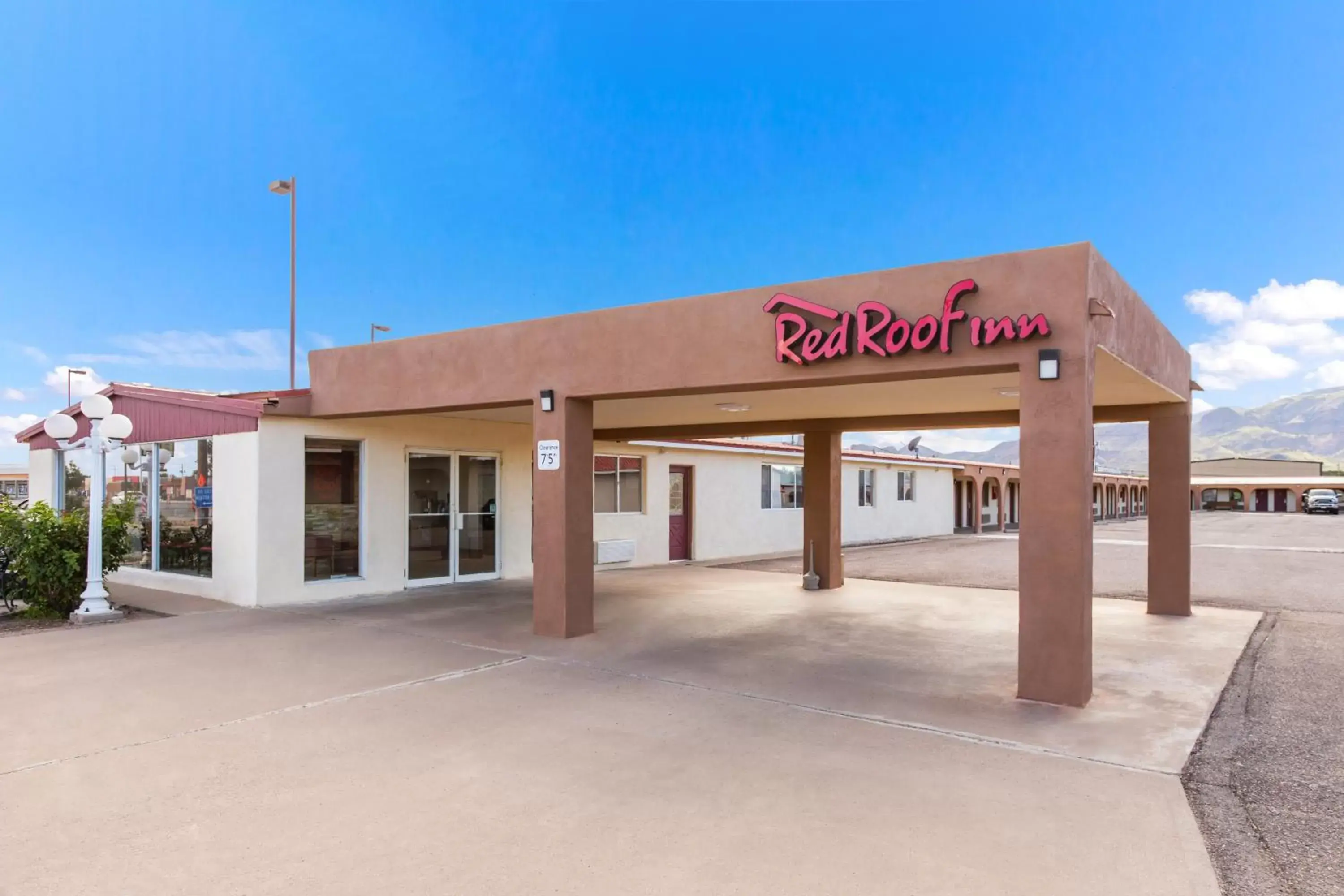 Property Building in Red Roof Inn Socorro