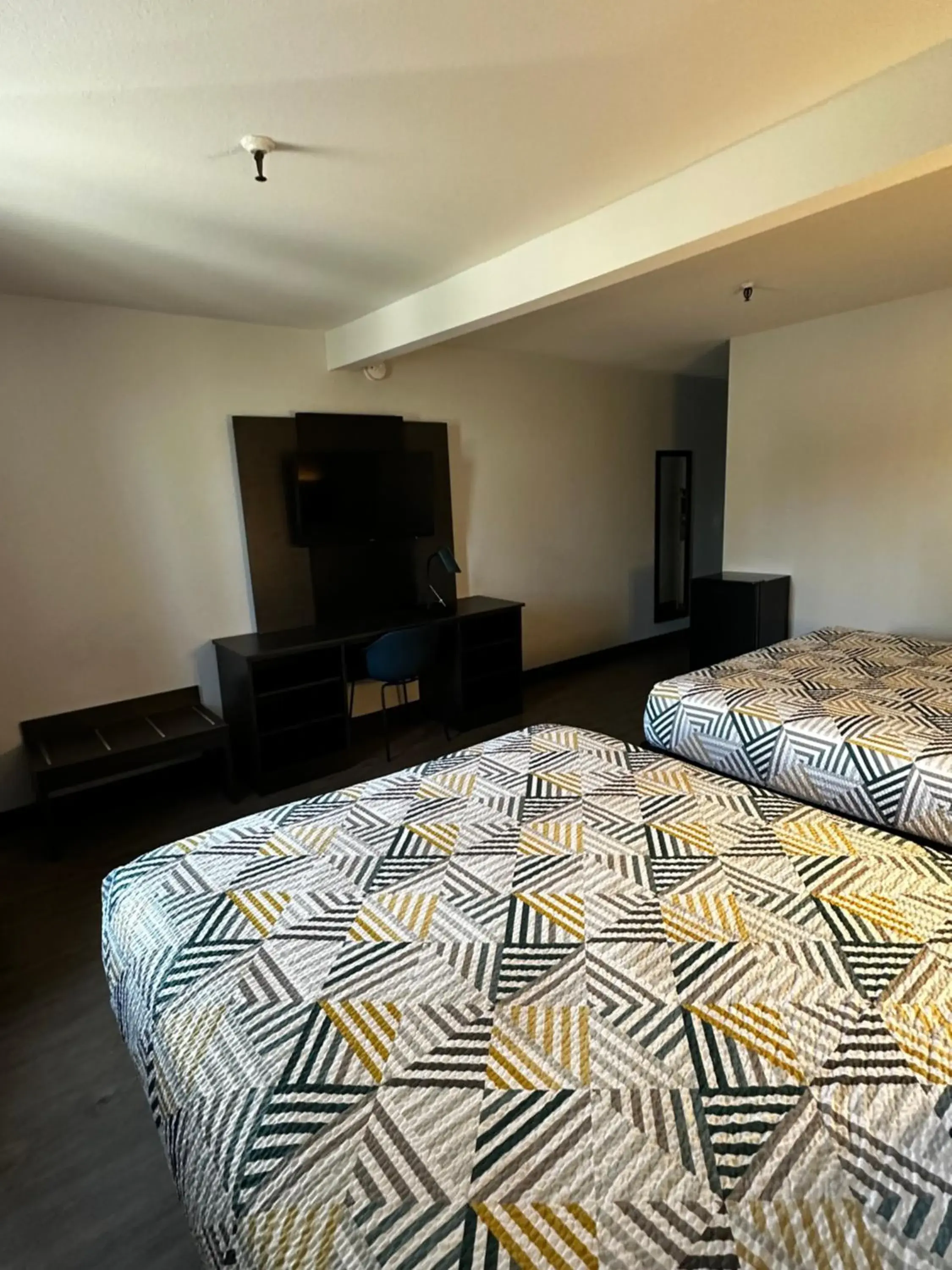 Bed in Motel 6-San Diego, CA - Hotel Circle - Mission Valley Bed in Motel 6-San Diego, CA - Hotel Circle - Mission Valley