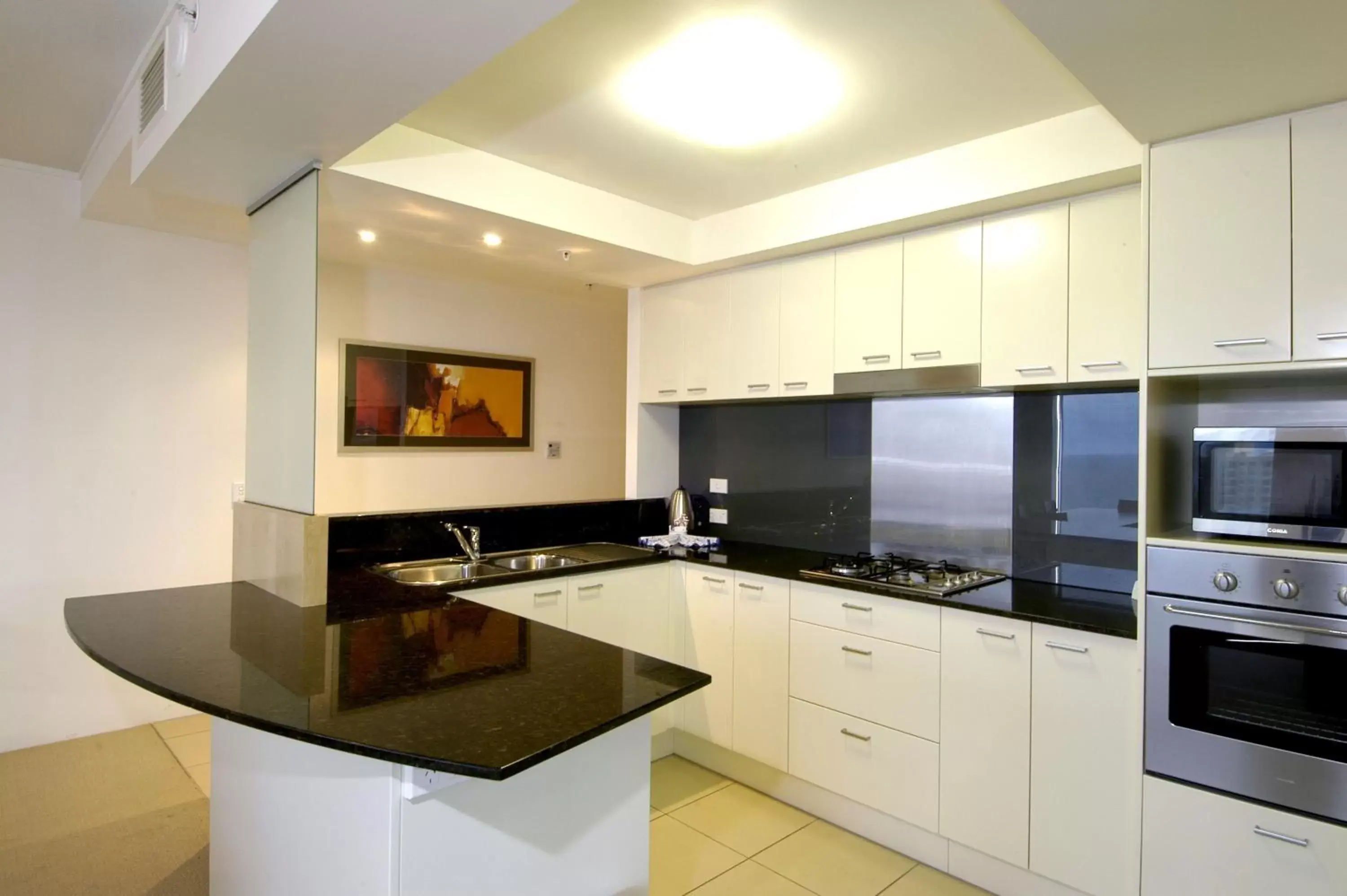 Kitchen or kitchenette, Kitchen/Kitchenette in Mantra Broadbeach on the Park