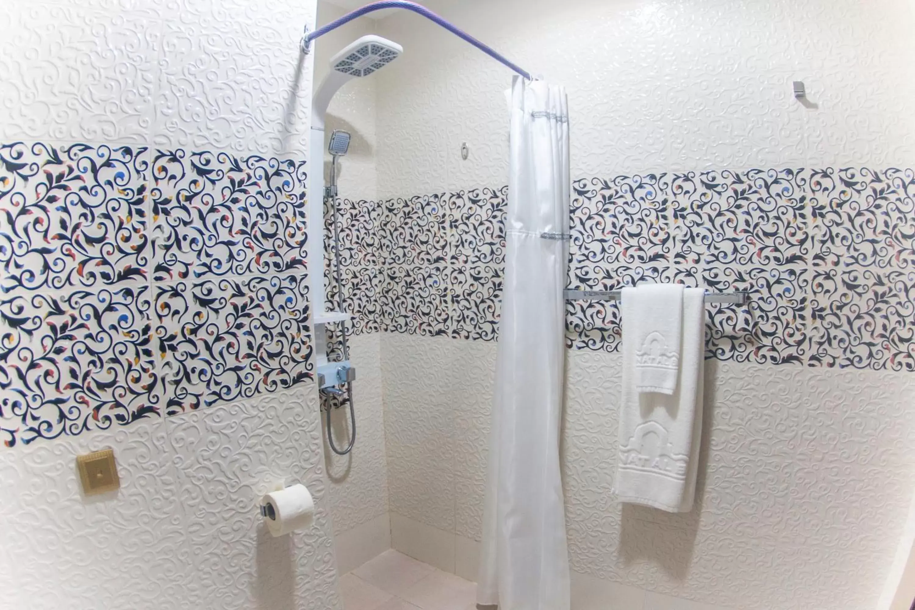 Shower, Bathroom in Madinat Al Bahr Business & Spa Hotel