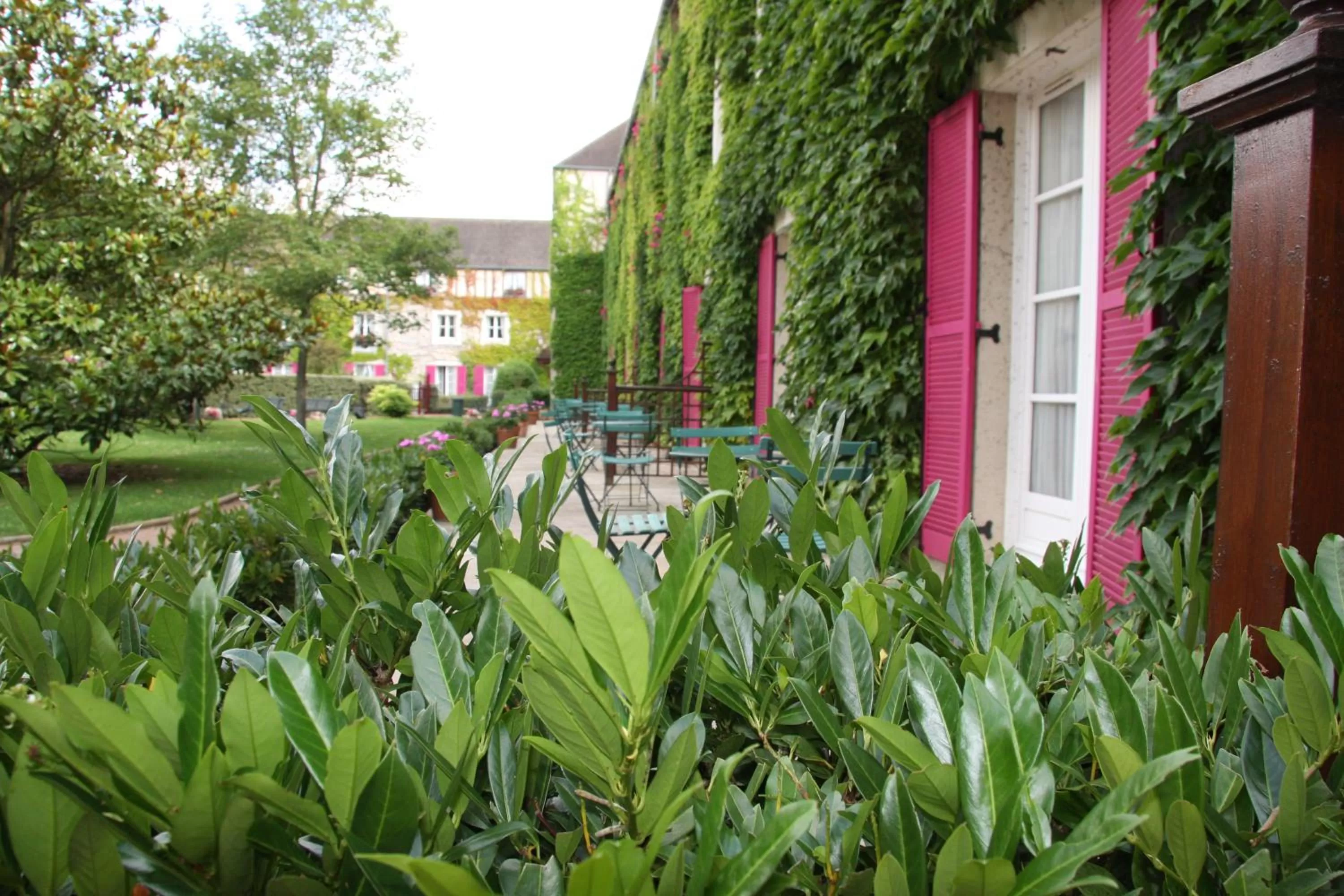 Garden in Le Manoir de Gressy