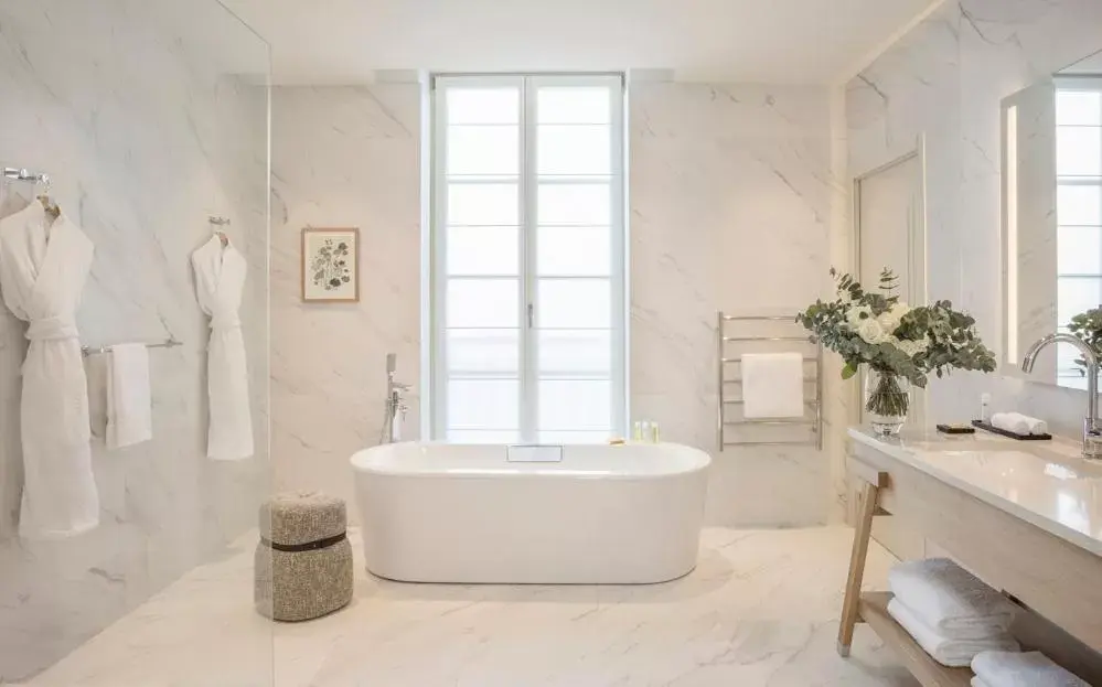 Bathroom in Le Grand Pavillon Chantilly