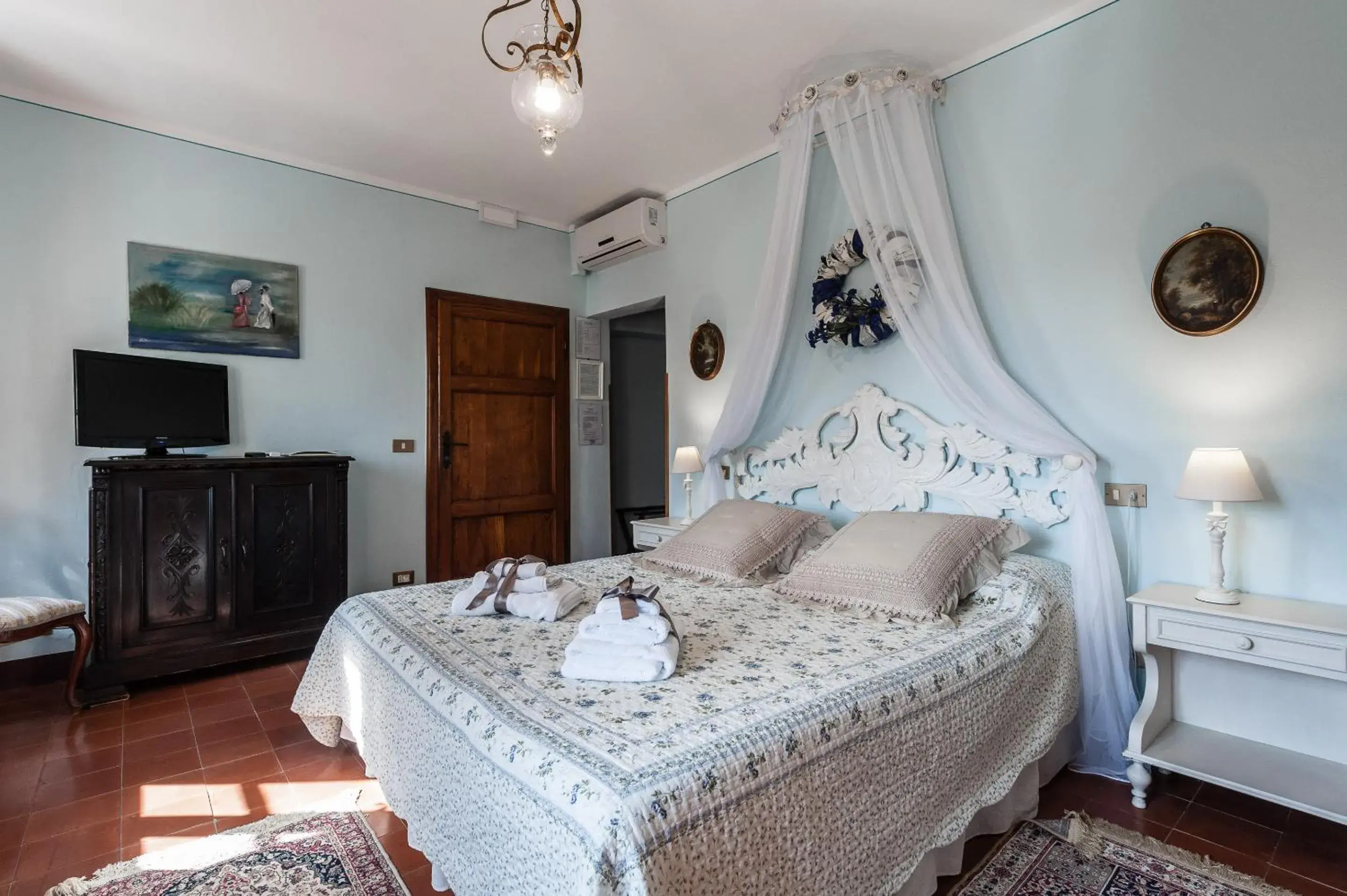 Bedroom, Bed in Giardino della Pieve Relais