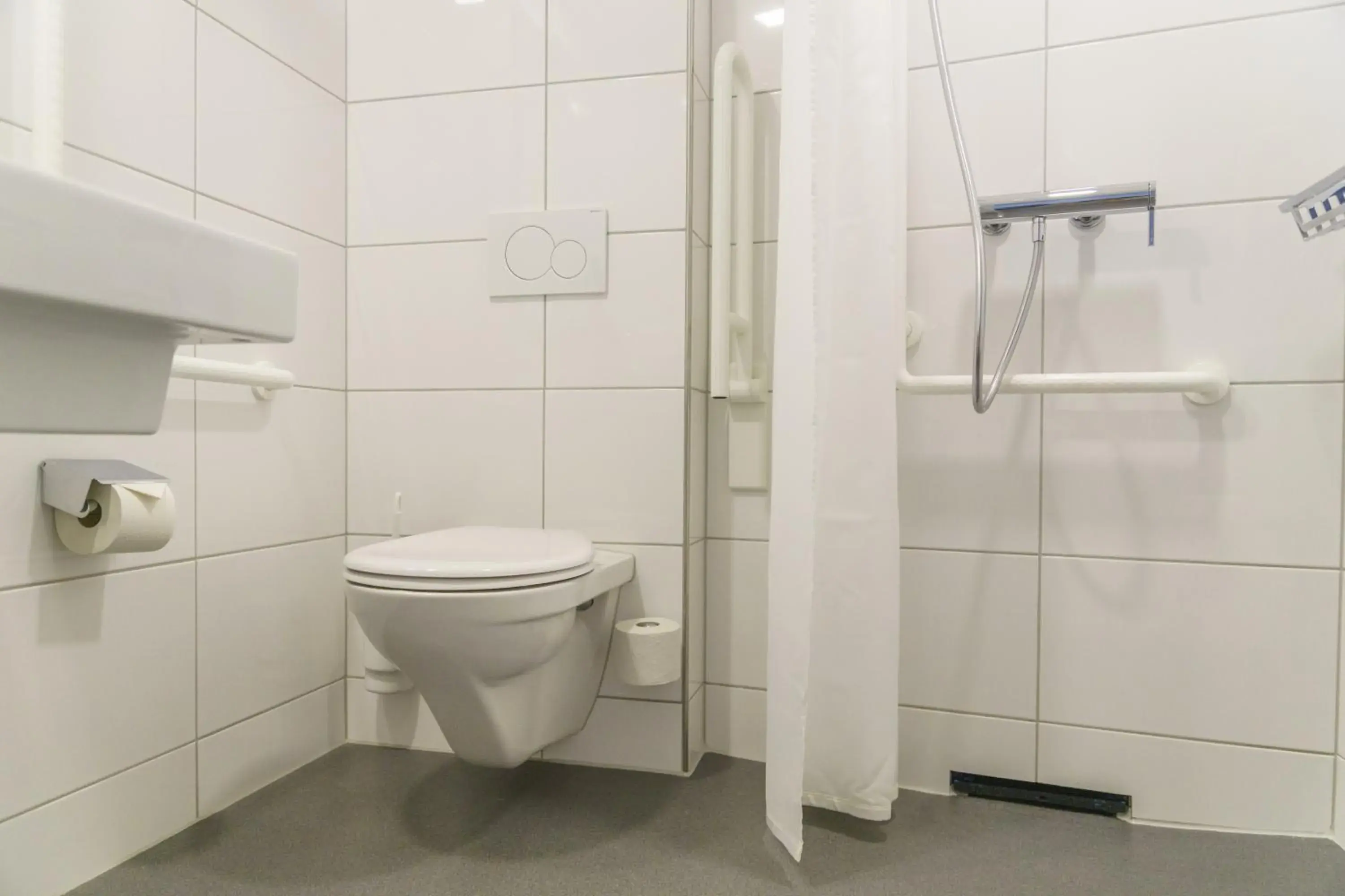 Shower, Bathroom in Hotel Vadian Garni