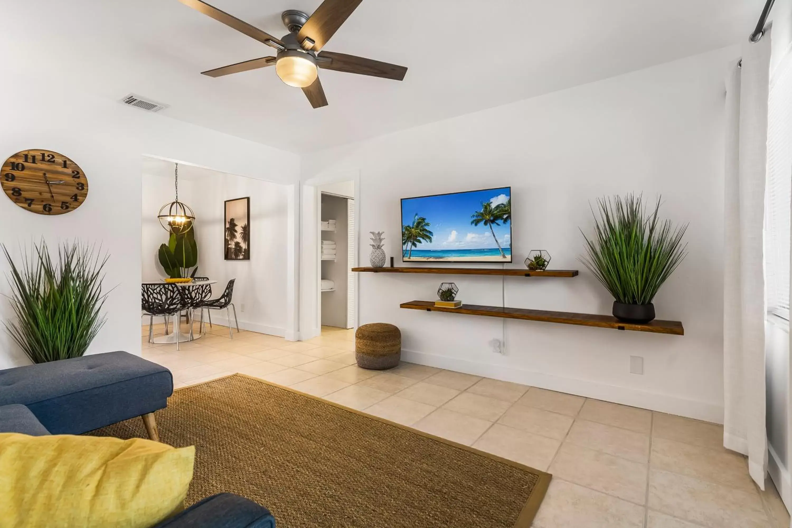 Living room, TV/Entertainment Center in Alani Bay Premium Condos