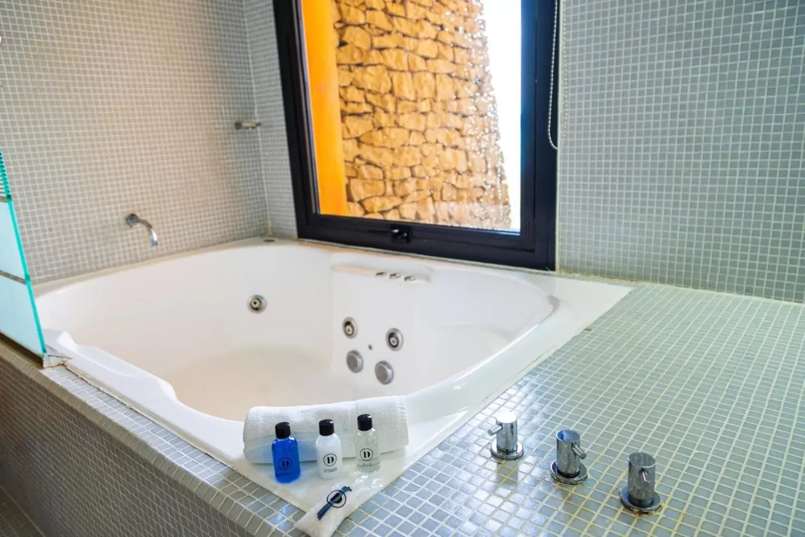 Bathroom in Design Suites Calafate