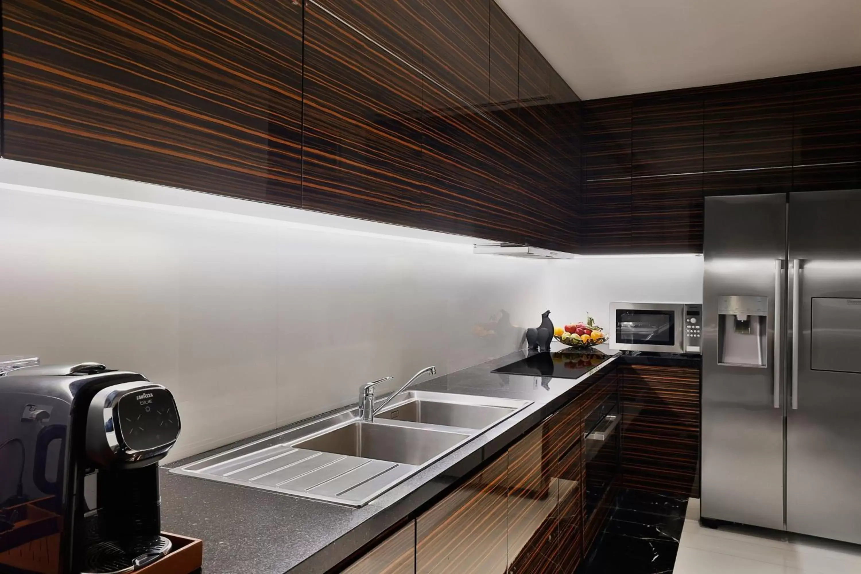 Photo of the whole room, Kitchen/Kitchenette in Marriott Resort Palm Jumeirah, Dubai