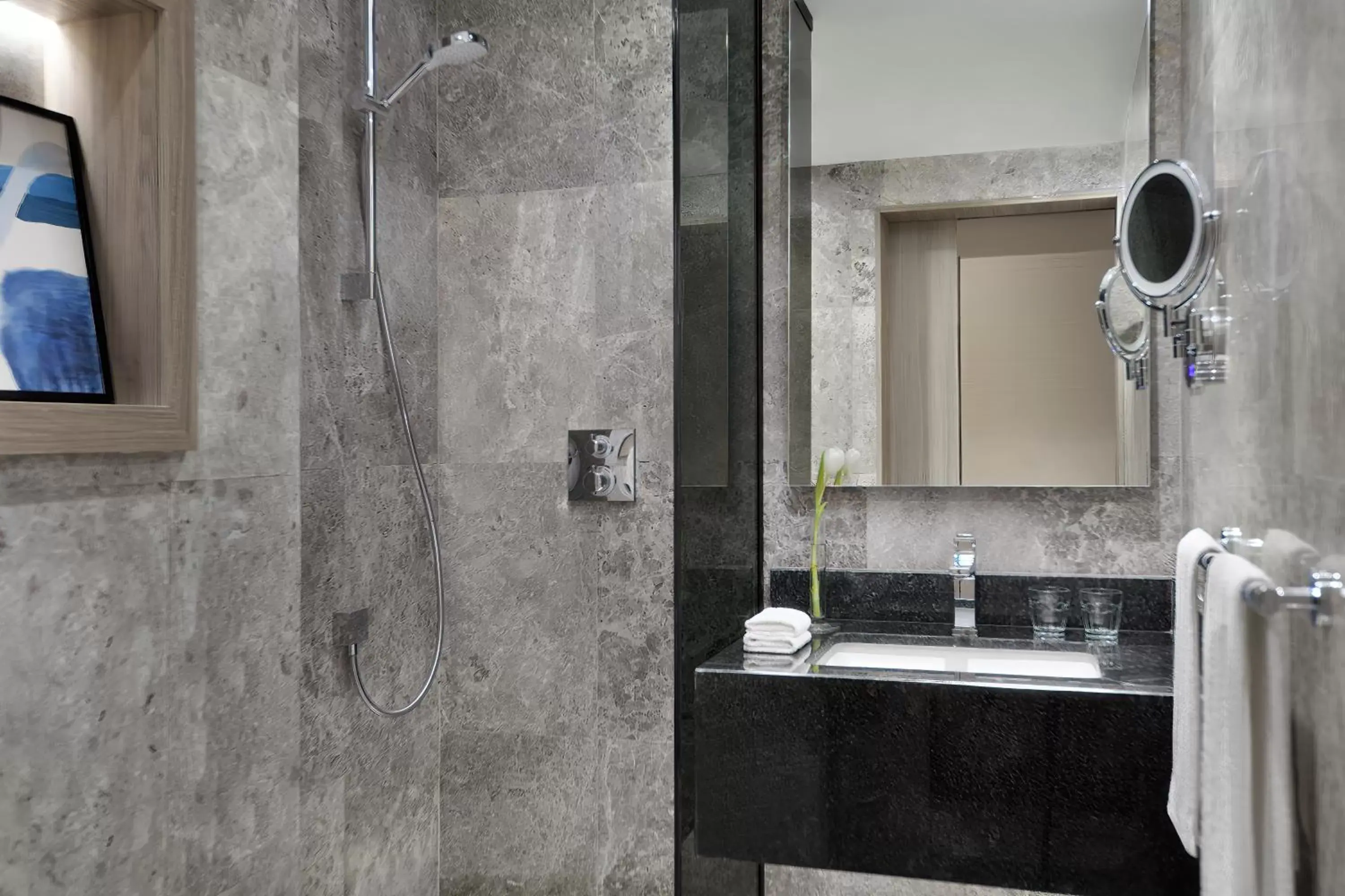 Shower, Bathroom in Al Ahsa InterContinental, an IHG Hotel