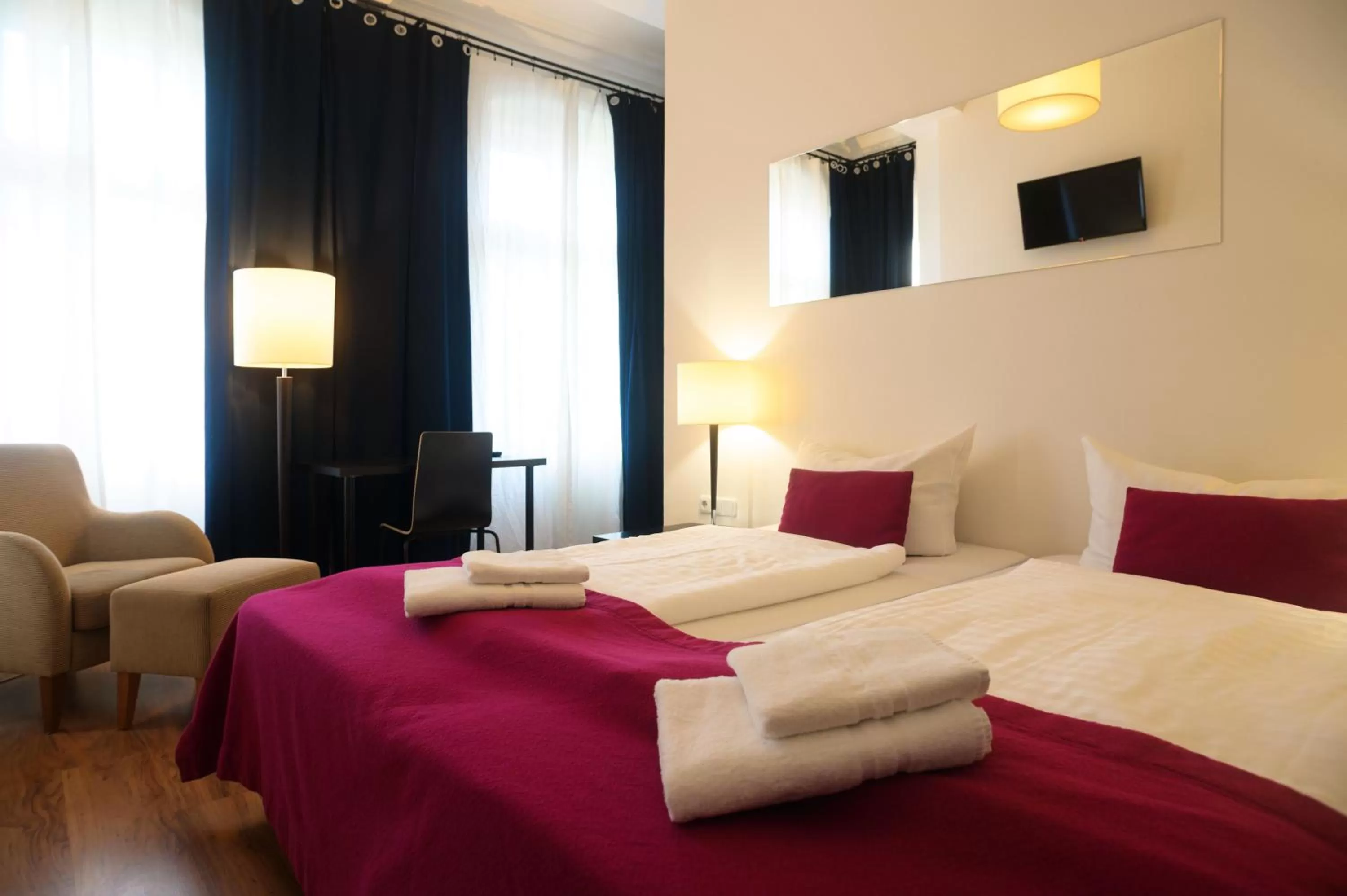 Photo of the whole room, Bed in Goldmarie