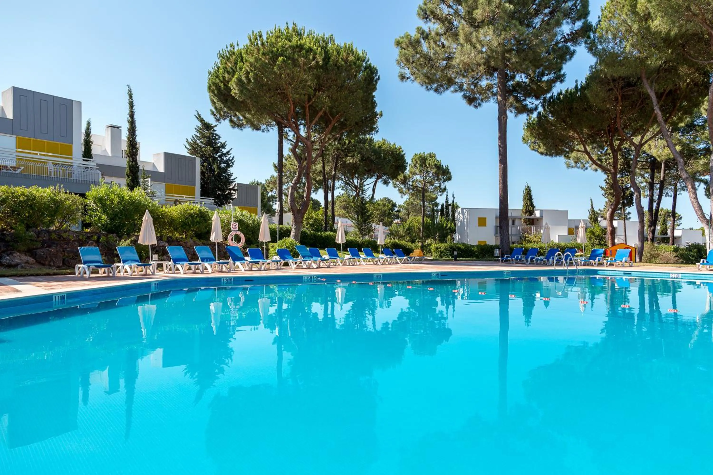 Swimming pool in Apartamentos Turisticos Pinhal Da Marina